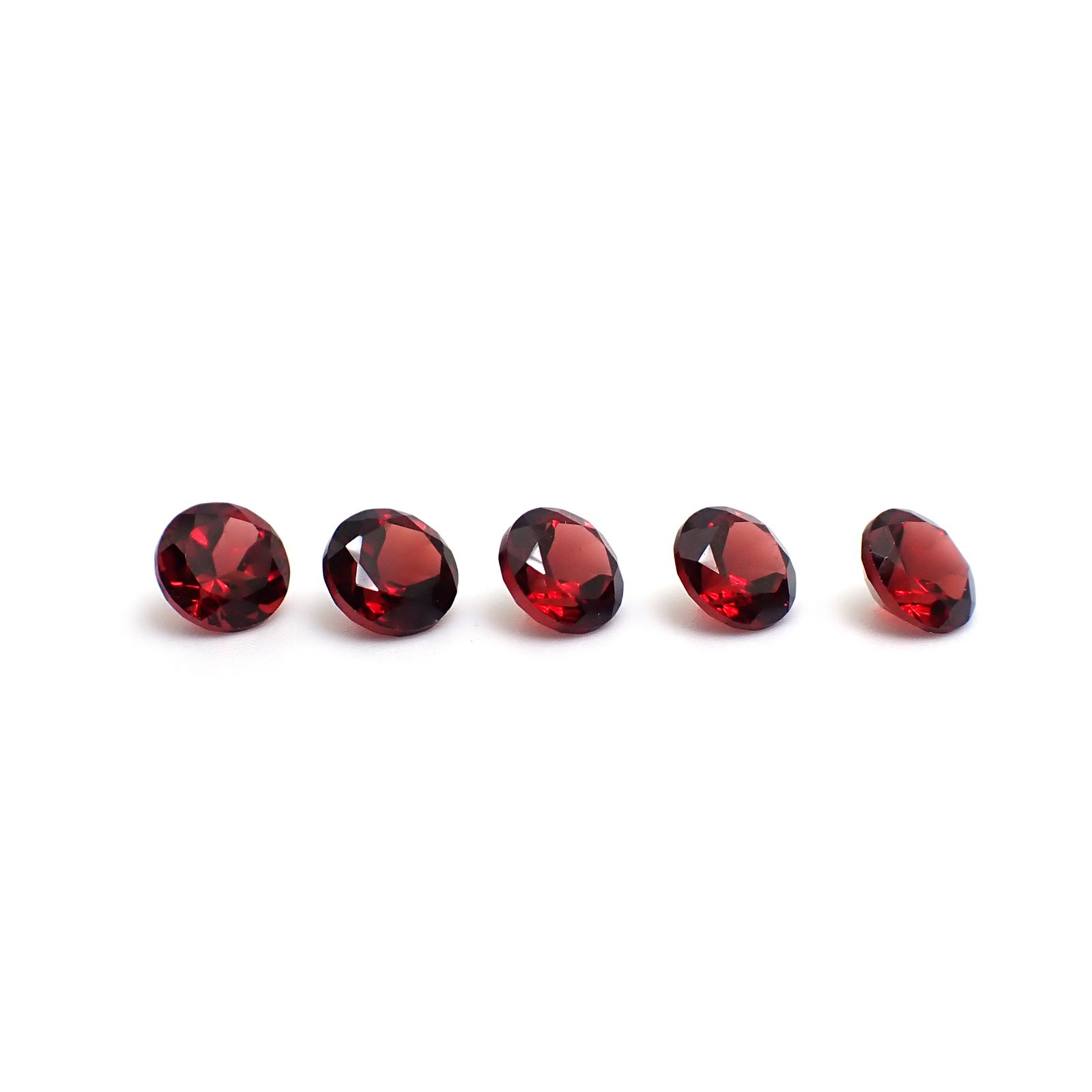 ◇ランダムセレクト◇パイロープアルマンディンガーネット モザンビーク産 約1.08ct / 6x6mm前後 [260532200]
