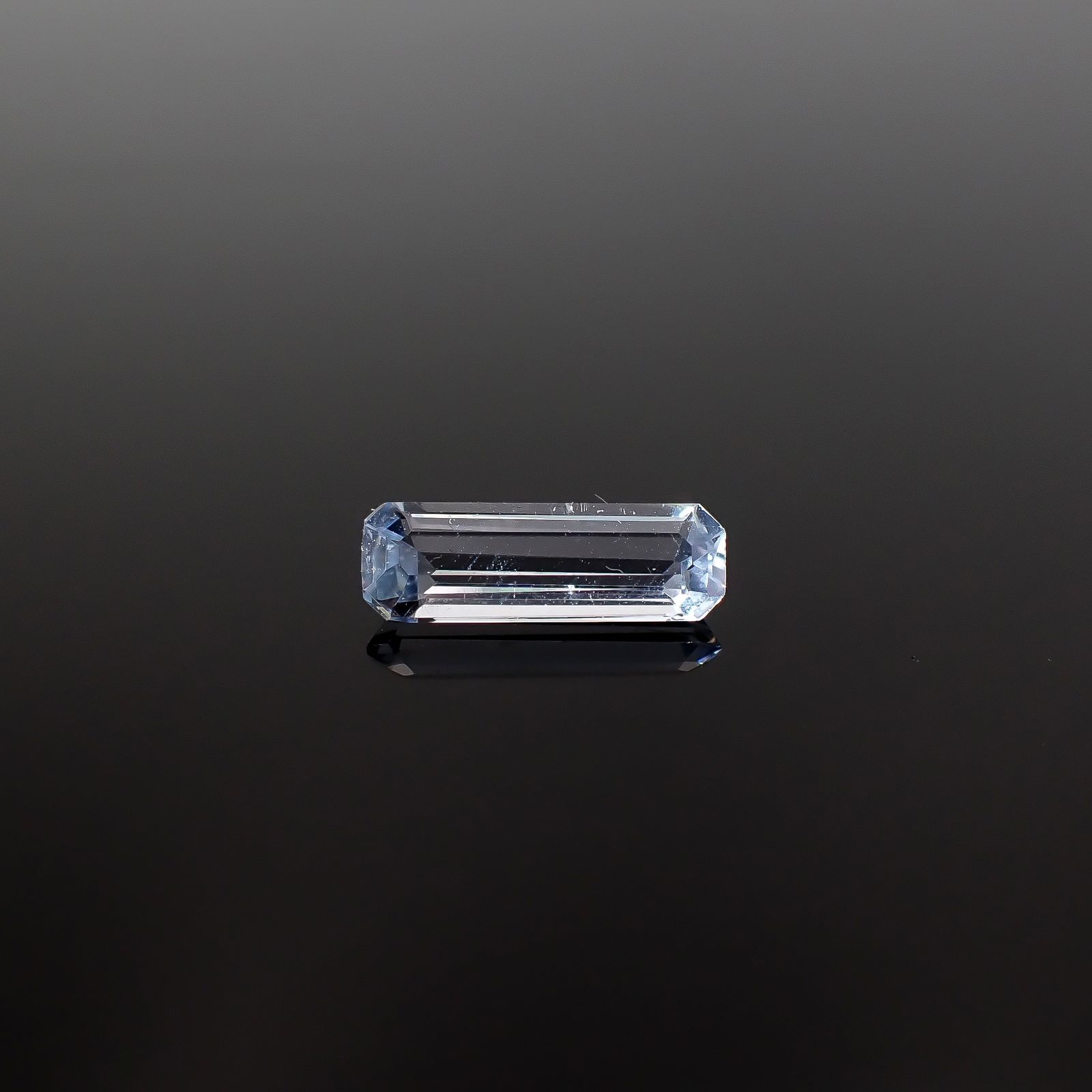 テネブレッセンススキャポライト アフガニスタン産 0.49ct / 9.2x3.1mm前後 [260432038]
