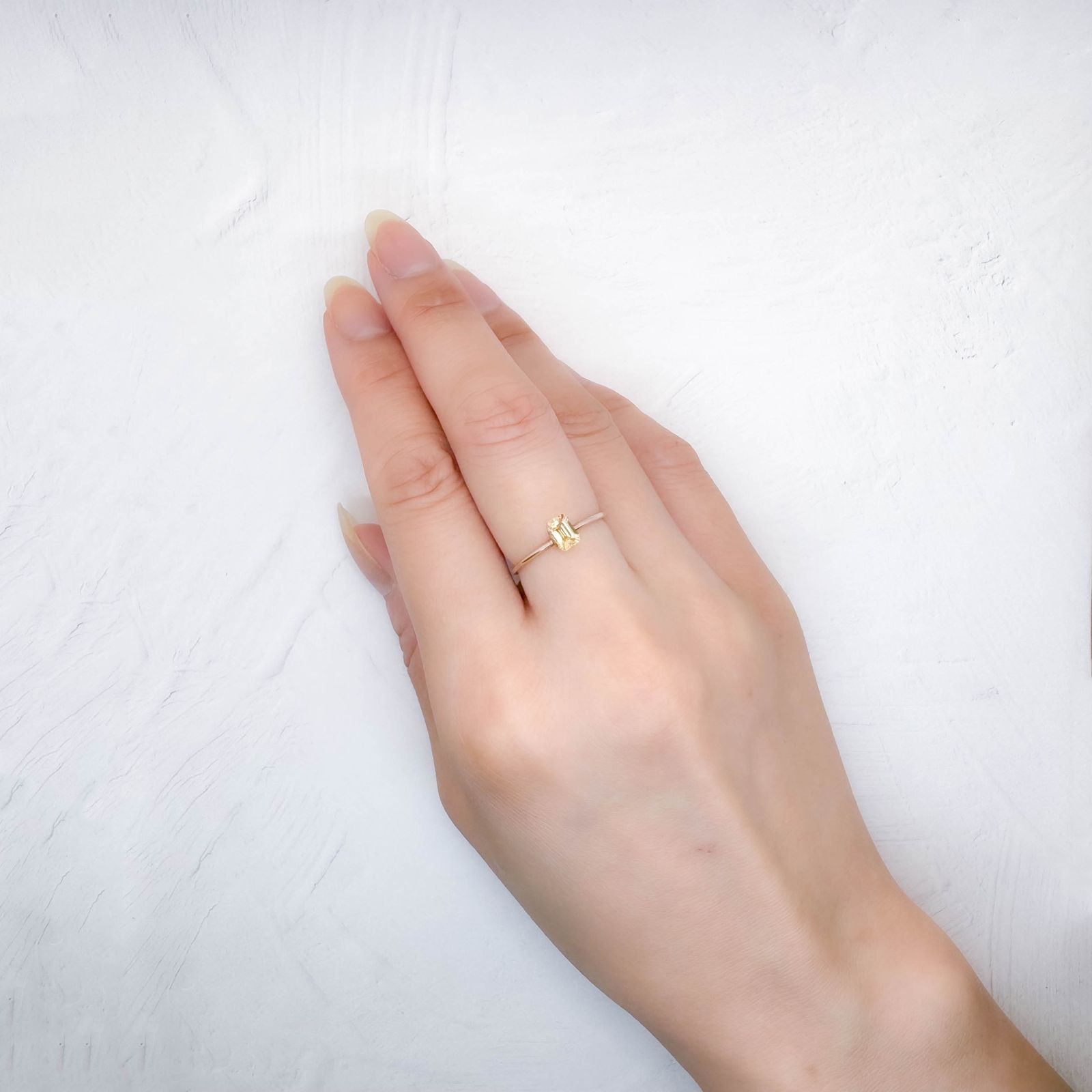 インペリアルトパーズ(宝石名トパーズ)ブラジル産 0.43ct / 5.1x3.6mm前後 [250630498]