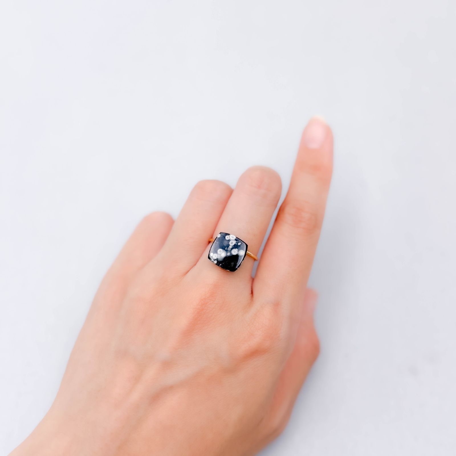 コスミックオブシディアン イタリア産 4.88ct [250730666]11.7x11.4mm前後