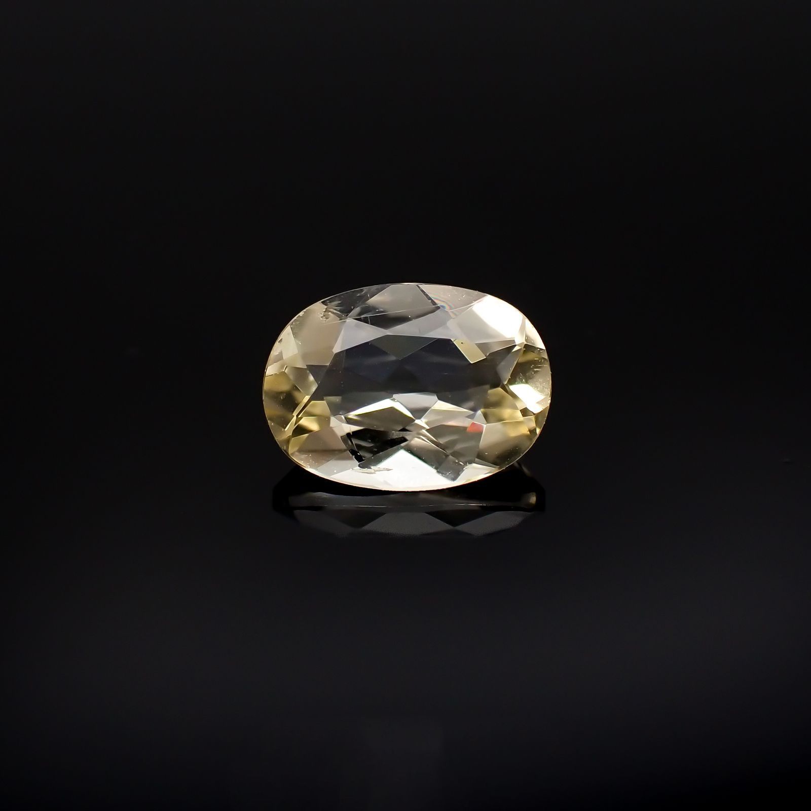 イエロースキャポライト(宝石名イエロー・スキャポライト)ブラジル・ミナスジェライス州産 識別済 1.01ct / 7.9x5.7mm前後 [251118018]