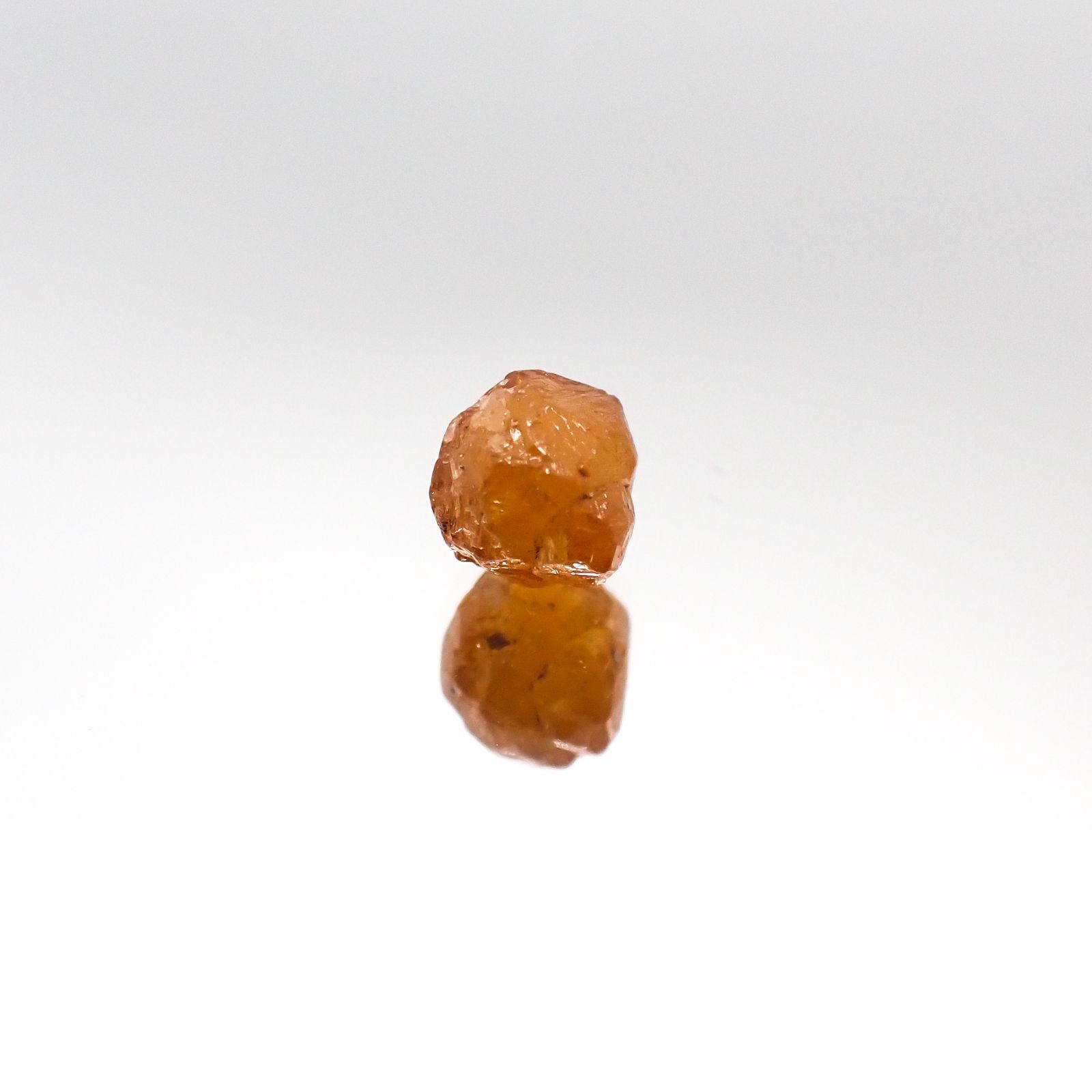 スペサルティンガーネット マンダリンオレンジカラー 原石(宝石名ガーネット)タンザニア産 1.69ct 識別済[230823127]6.1x6mm前後