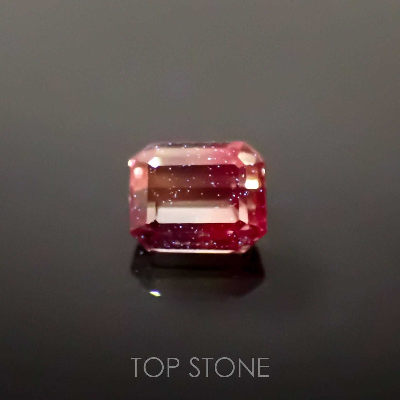 バイカラーサファイア(宝石名バイカラー・サファイア)タンザニア・ソンゲア鉱山産 0.30ct 識別済[220717152]3.7x2.9mm前後