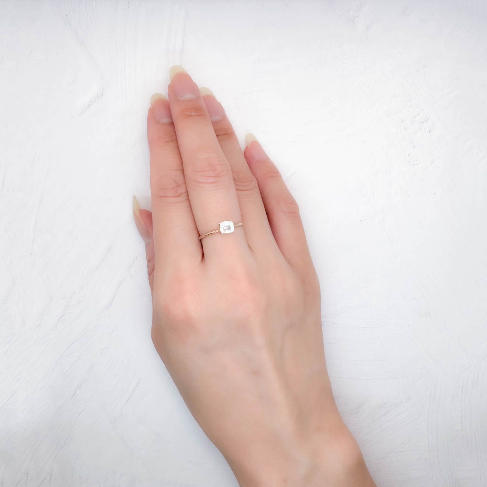 ◇バフトップカット◇レインボームーンストーン(宝石名ラブラドライト)マダガスカル産 識別済 0.60ct / 5x4.3mm前後 [250931038]