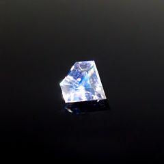 ◇カスタムカット◇レインボームーンストーン マダガスカル産 0.92ct [250229842]7x7.8mm前後