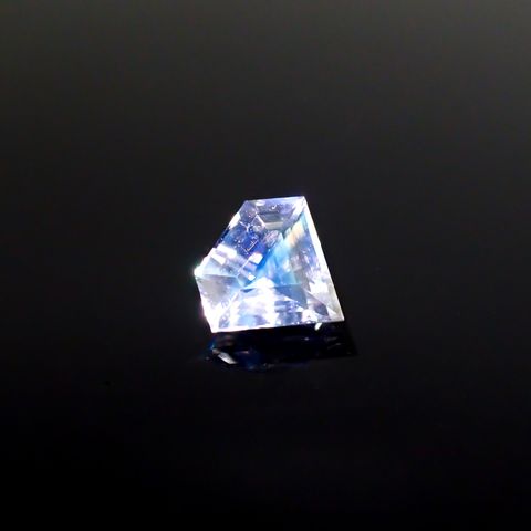 ◇カスタムカット◇レインボームーンストーン マダガスカル産 0.92ct [250229842]7x7.8mm前後
