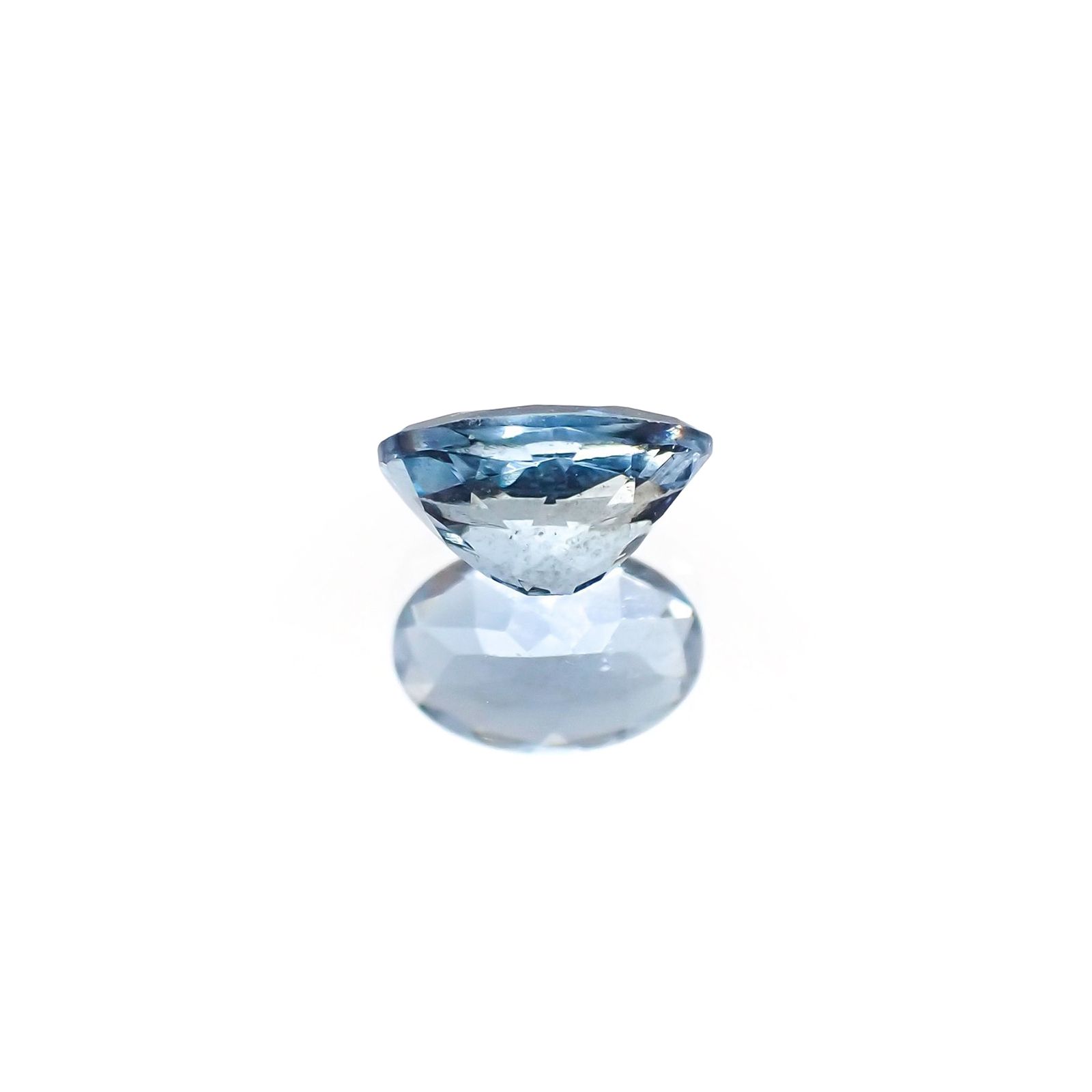 アクアマリン サンタマリアカラー(宝石名アクアマリン)モザンビーク産 識別済 0.47ct / 6.1x4.1mm前後 [260622263]