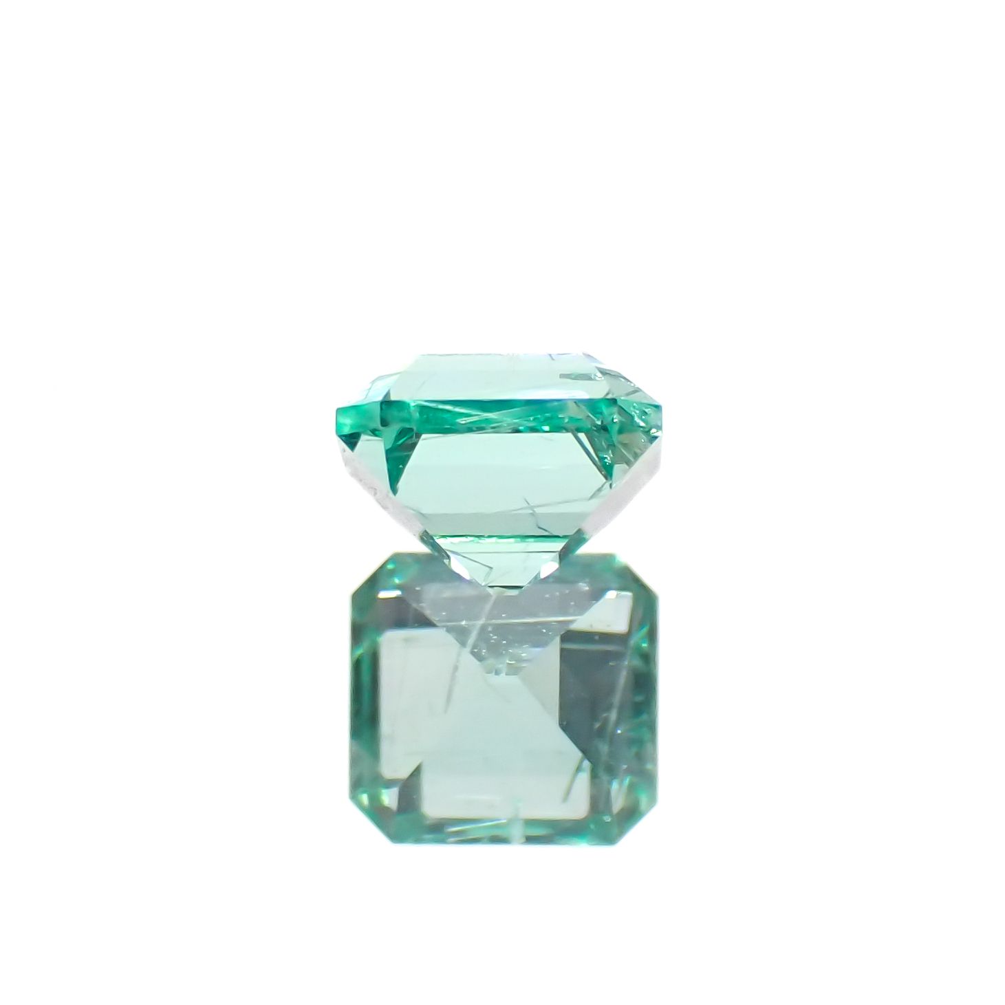 ノンオイル エメラルド ロシア産 0.24ct[230421687]3.7x3.5mm前後