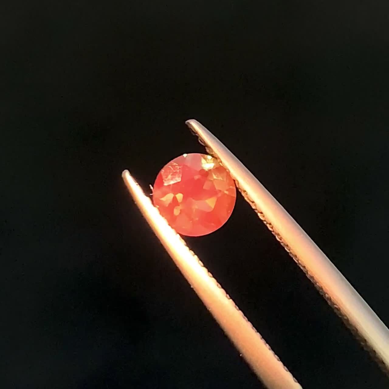 カラーチェンジアンデシン モンゴル産 0.45ct / 5x5mm前後 [230421468