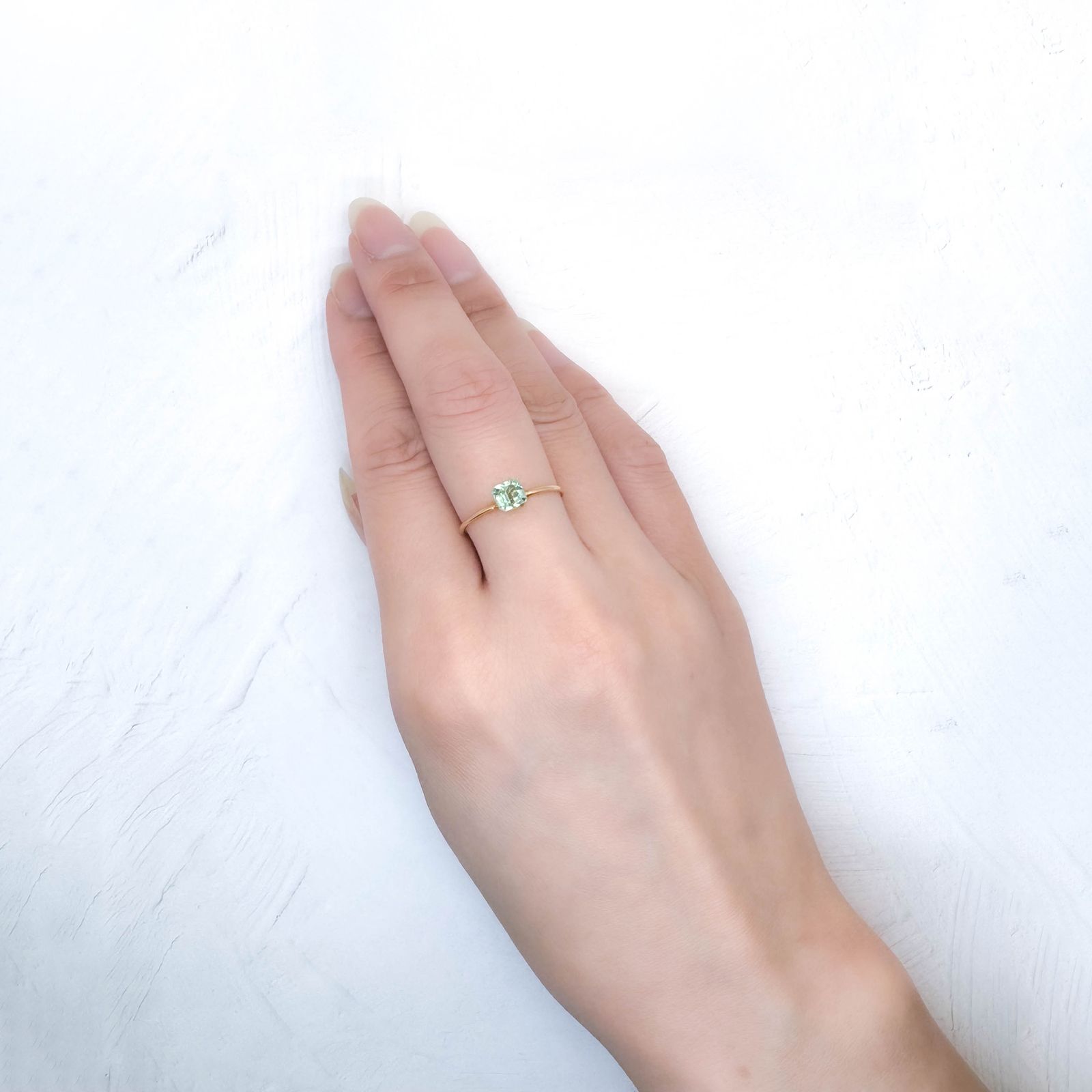 ミントトルマリン アフガニスタン産 0.58ct / 4.5x4.8mm前後 [251031208]