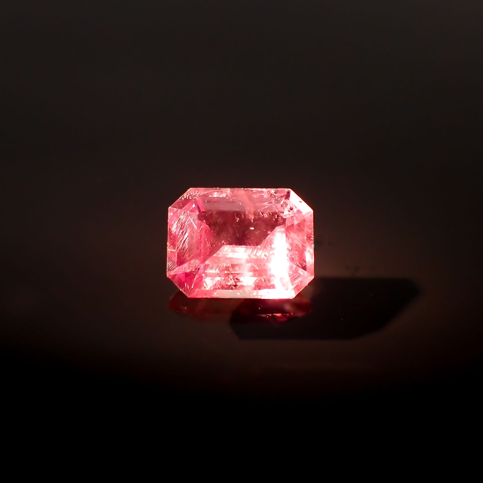 ドラゴンガーネット タンザニア産 1.37ct[231224546]7.3x5.6mm前後