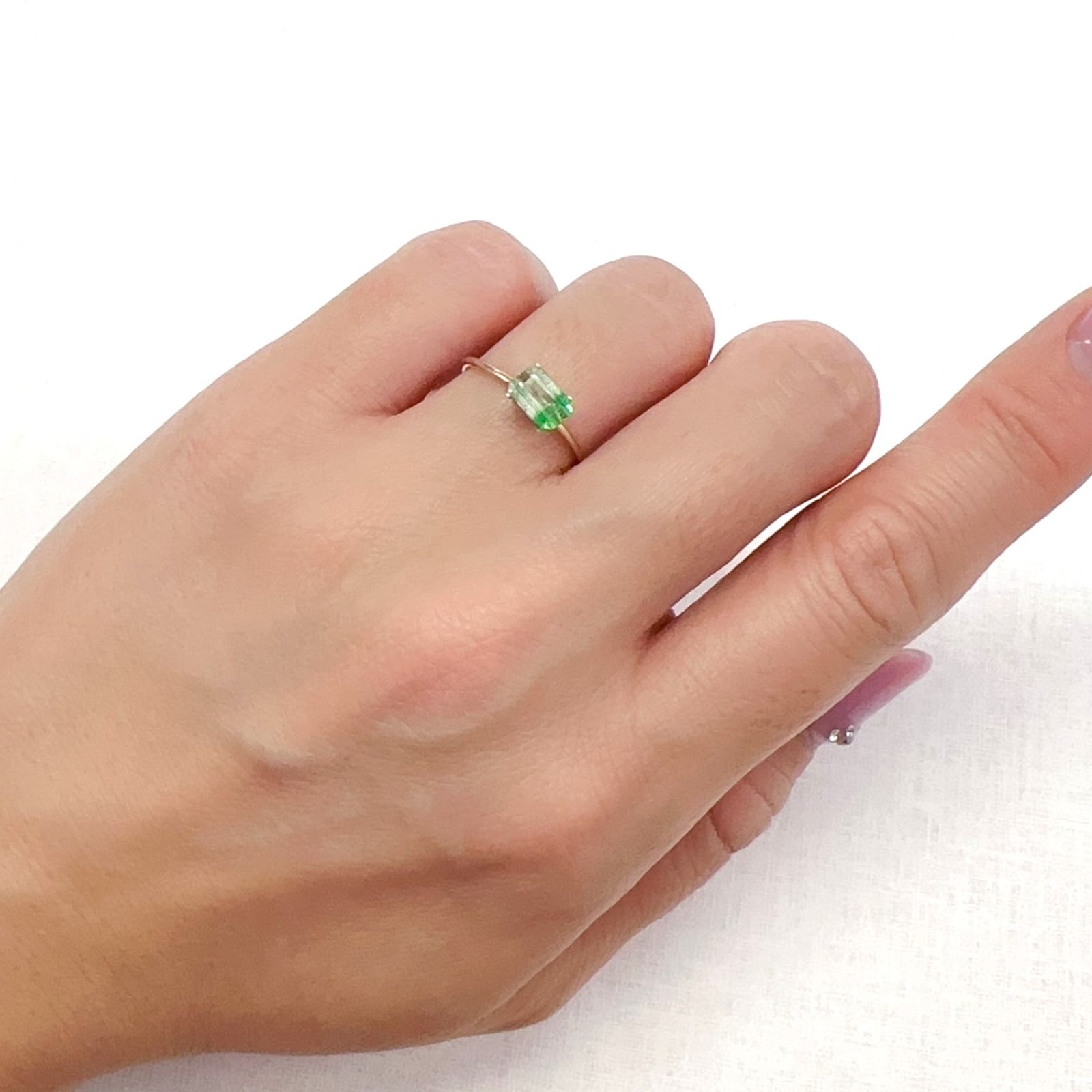 バイカラーツァボライト(宝石名グリーン グロッシュラー・ガーネット)タンザニア産 1.00ct 識別済[231124259]6.6x4.3mm前後