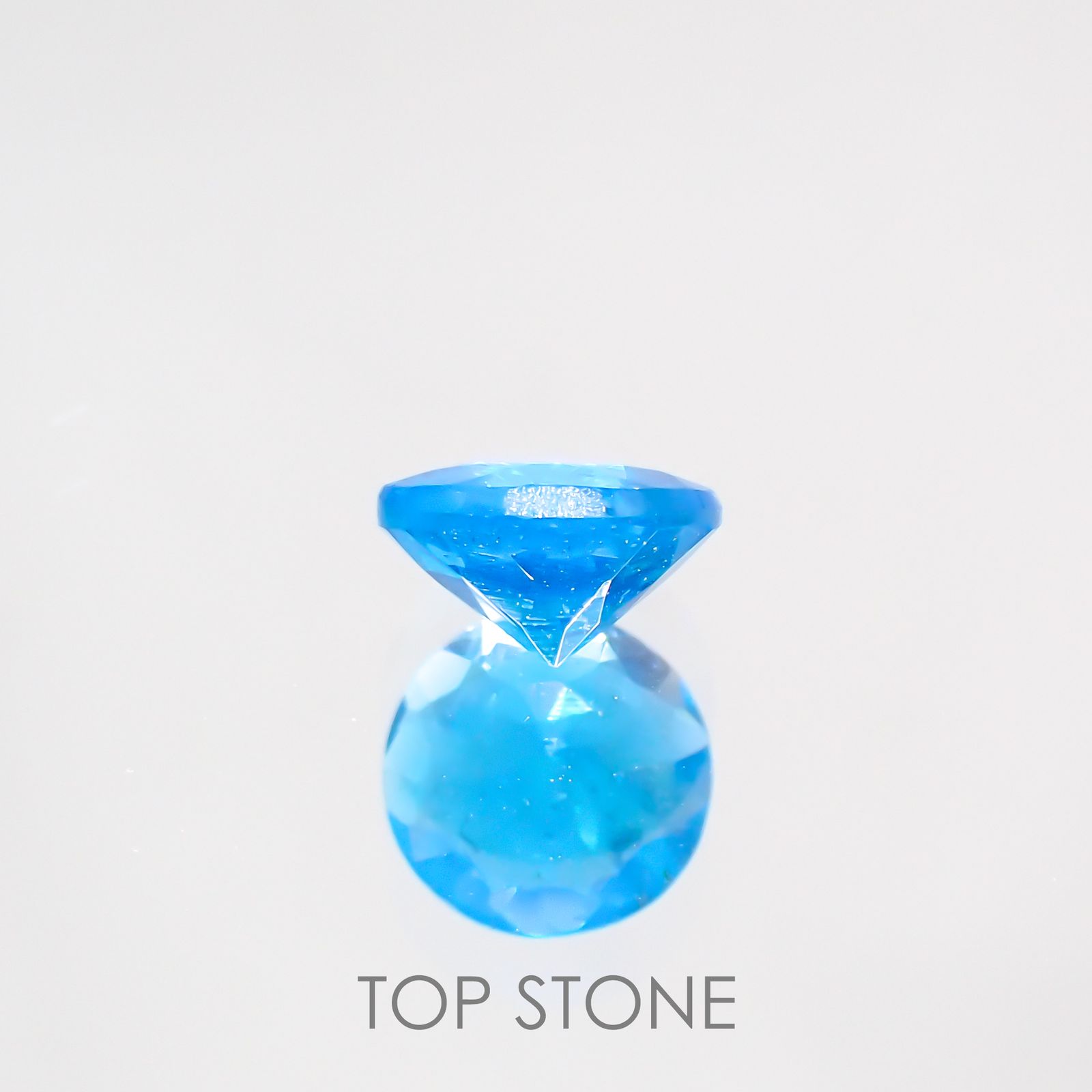 ネオンブルーアパタイト(宝石名アパタイト) マダガスカル産 0.79ct 識別済[210913049]6×6mm前後