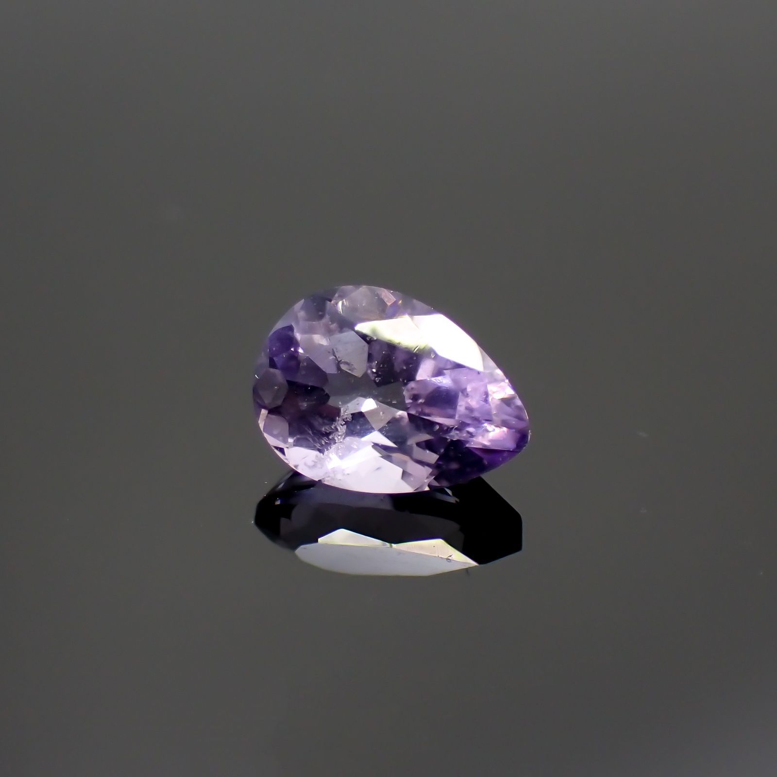 マリアライト(宝石名パープル・スキャポライト)スリランカ産 0.66ct 識別済[220114875]6.9x5mm前後