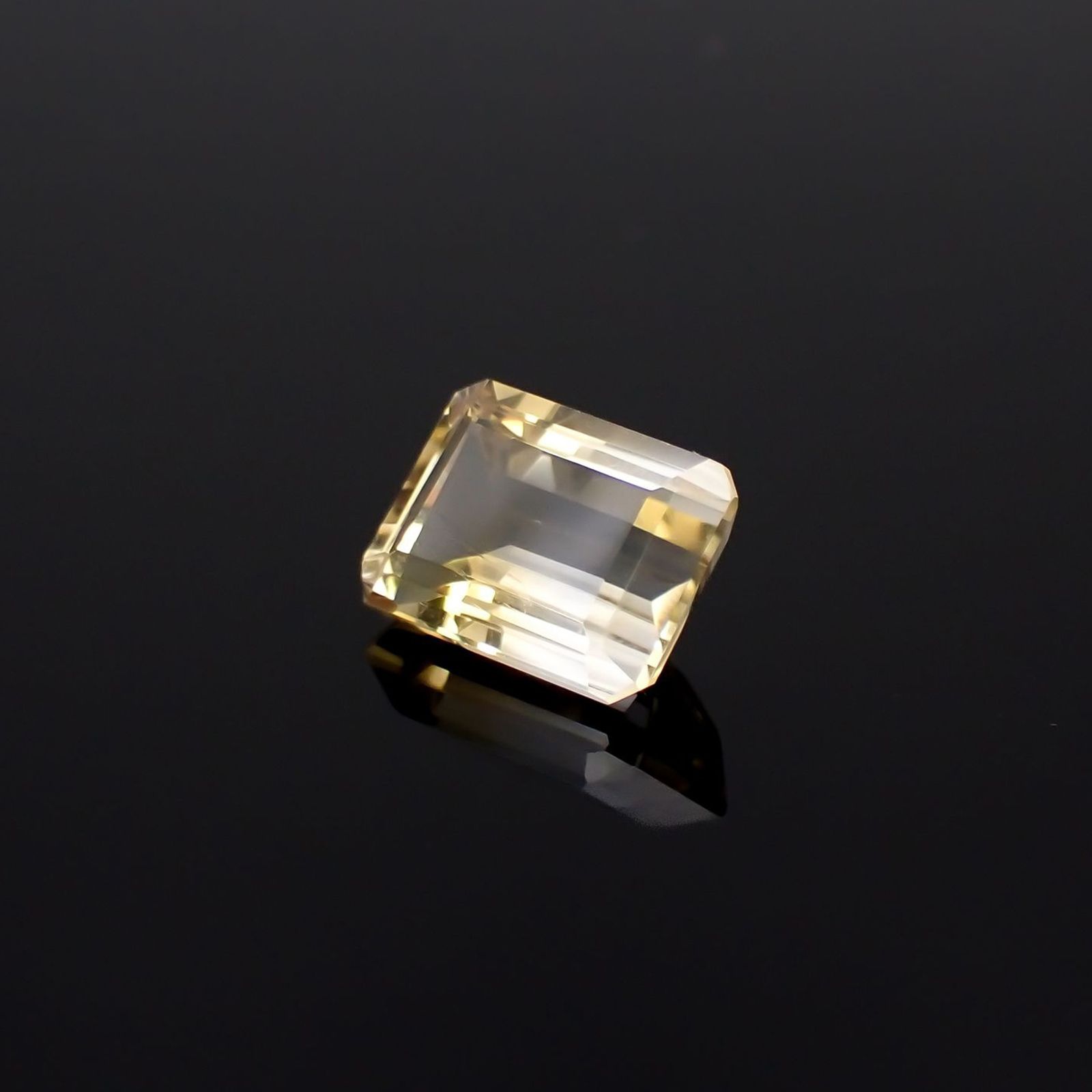 バイカラーシトリン ブラジル・ミナスジェライス州産 7.35ct / 13.4x10.1mm前後 [251026464]