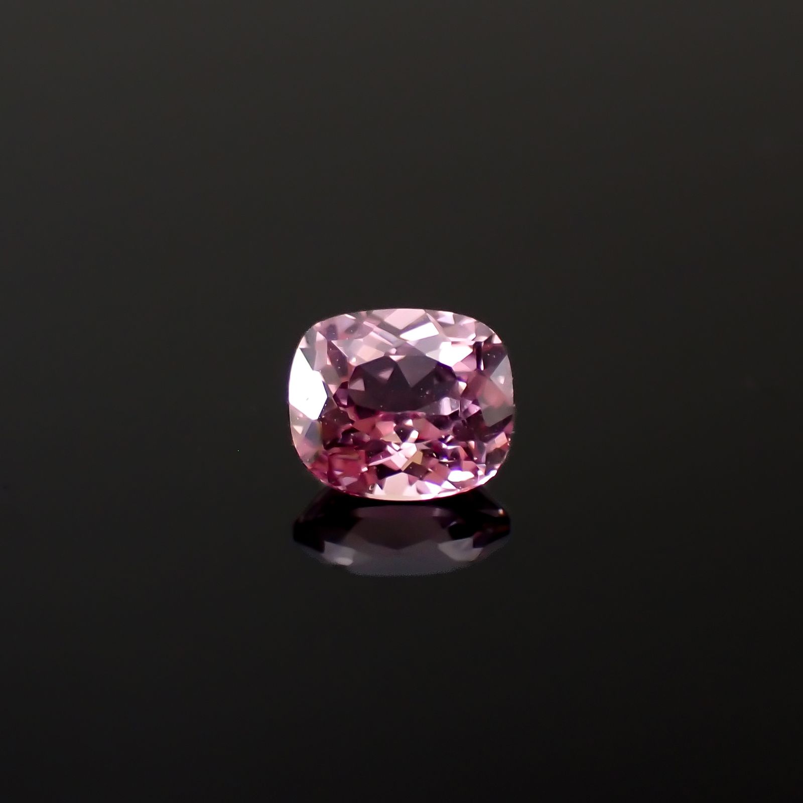 ドラゴンガーネット タンザニア産 0.87ct[240326658]5.9x5.1mm前後