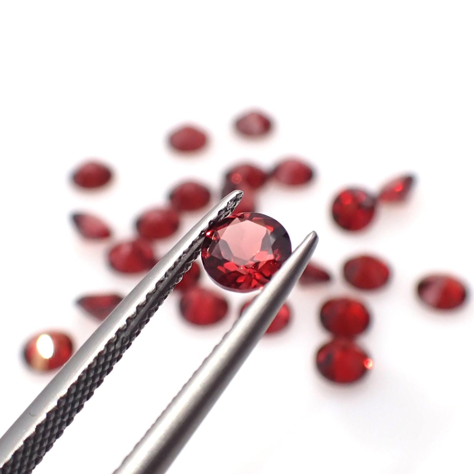 <ランダムセレクト1個販売>パイラルスパイトガーネット モザンビーク産 約0.57ct [250129787]5x5mm前後