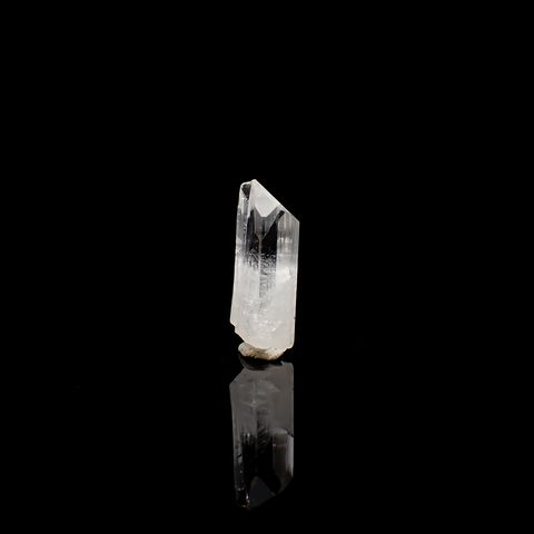 ダンビュライト原石 メキシコ産 15.06ct / 25.1x7.8mm前後 [260532167]