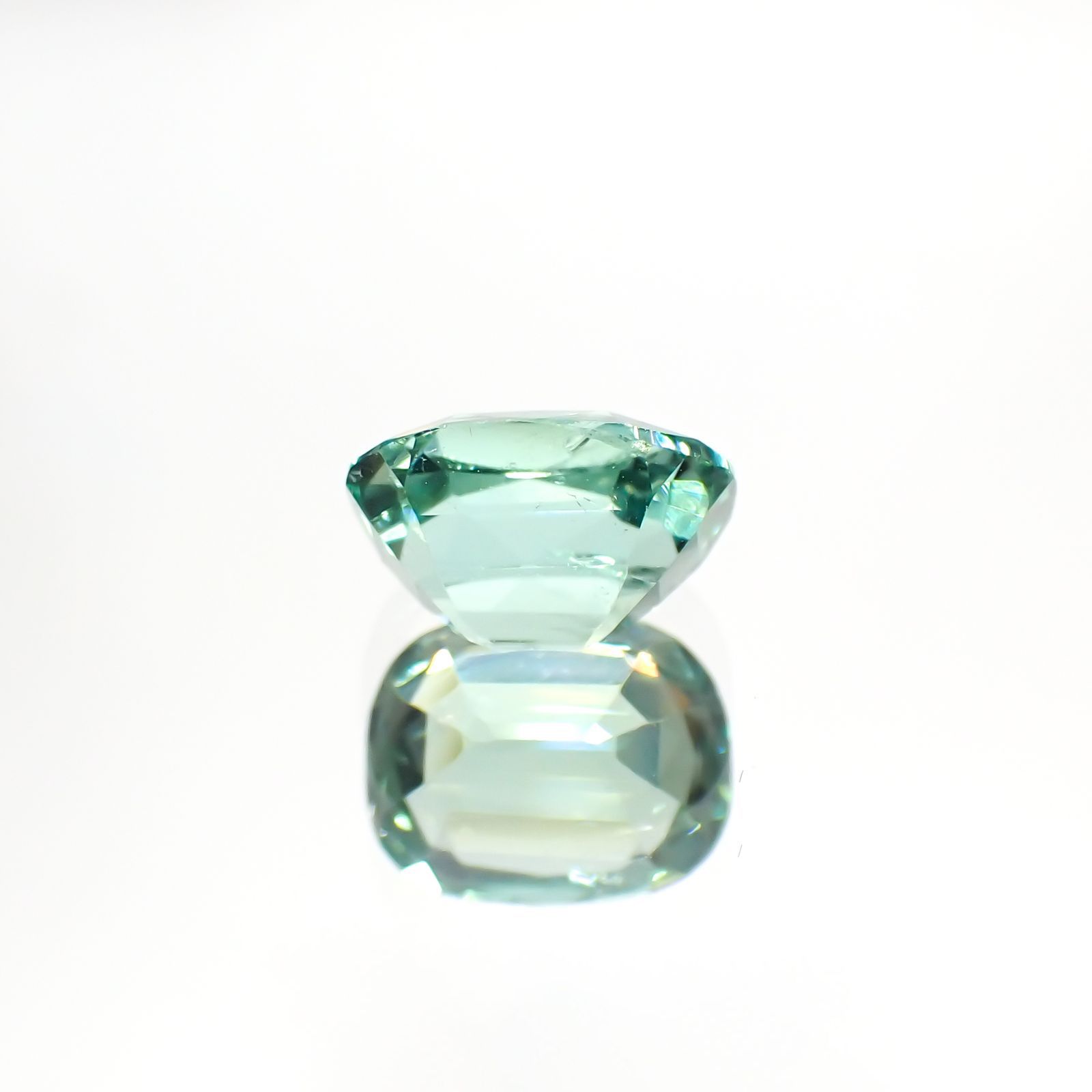 ブルーグリーントルマリン(宝石名グリーン・トルマリン) アフガニスタン産 1.252ct ソ付(彩珠)[211013582]7.4×5.8mm前後