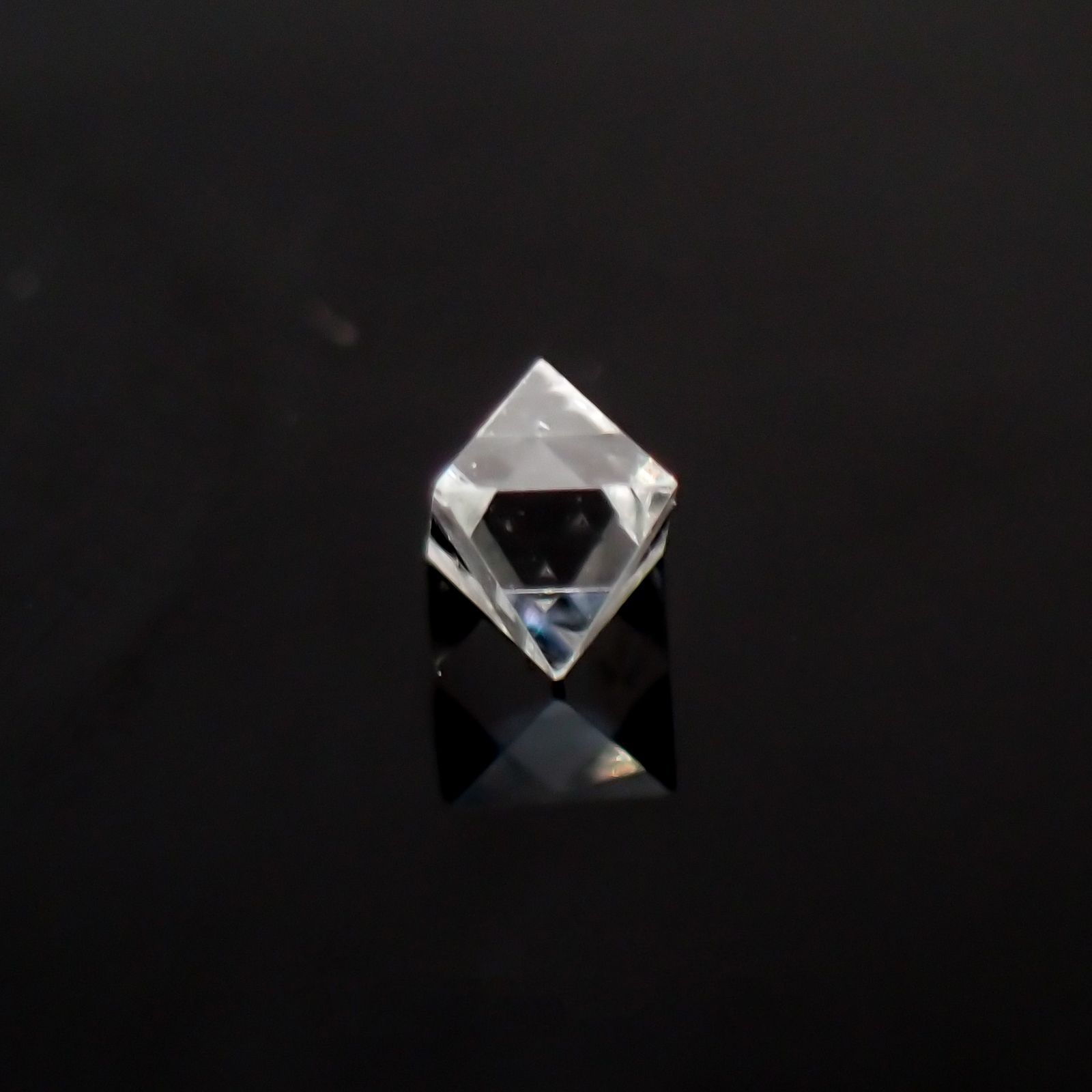ソーヤブルダイヤモンド 原石 ロシア産 ルース 0.04ct[210410560]2.4×2.3mm前後