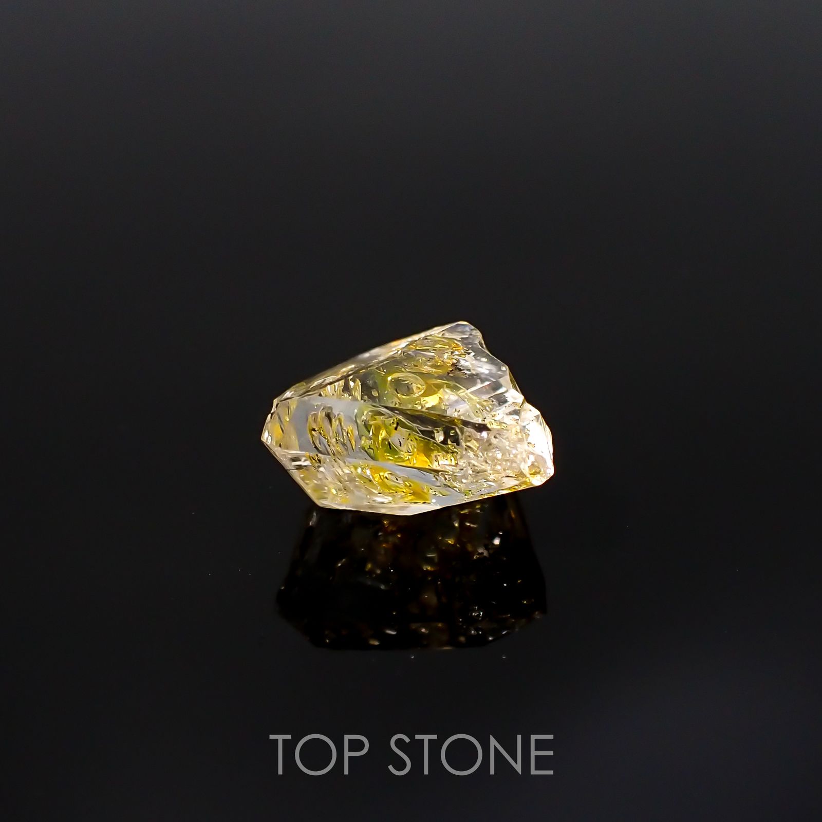 オイルインクォーツ 原石パキスタン産 2.09ct[220515866]8.8x6.9mm前後