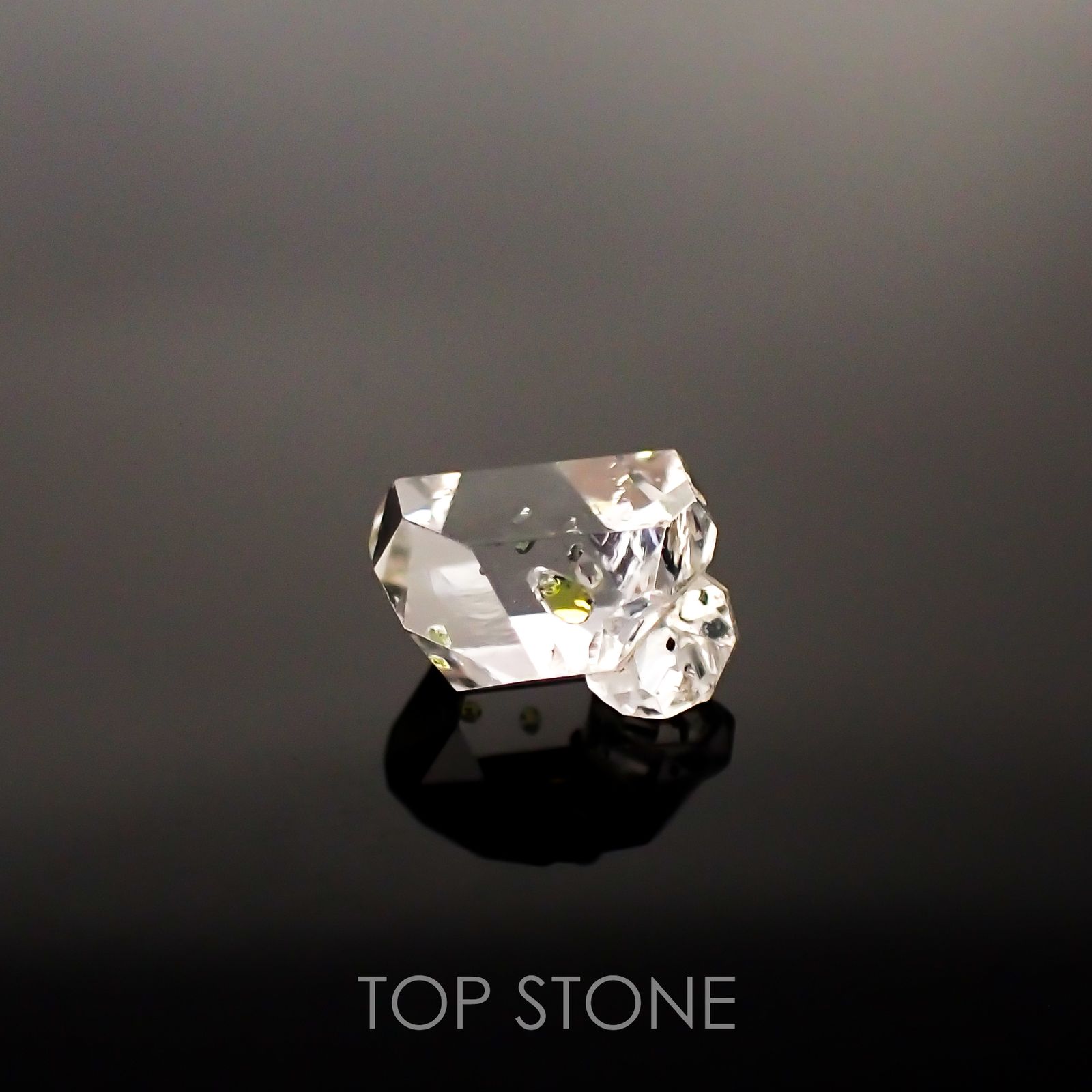 オイルインクォーツ パキスタン産 ルース 3.21ct[210811439]9.7×9.3mm前後