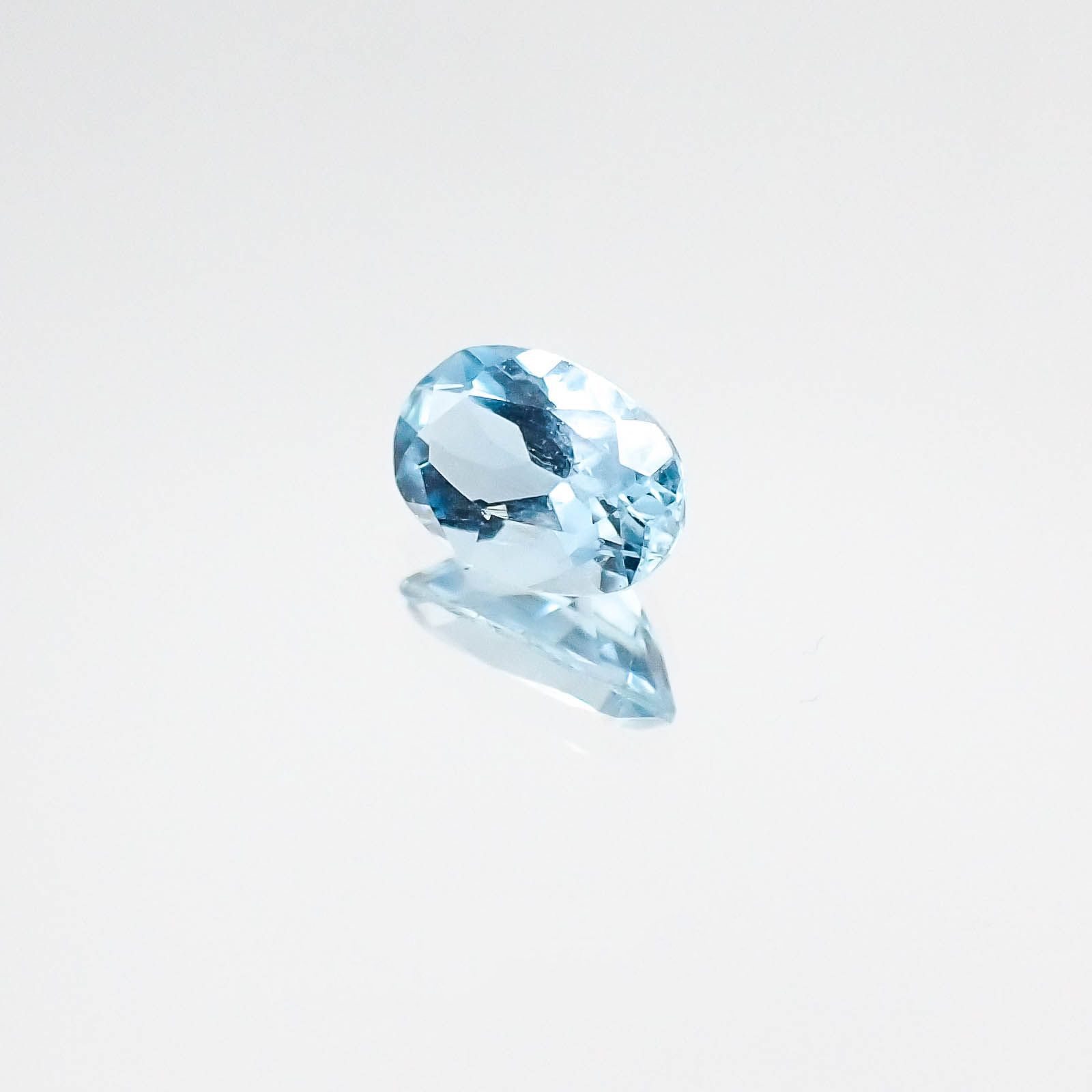 アクアマリン サンタマリアカラー(宝石名アクアマリン)モザンビーク産 0.37ct 識別済[220817251]6.1x4mm前後