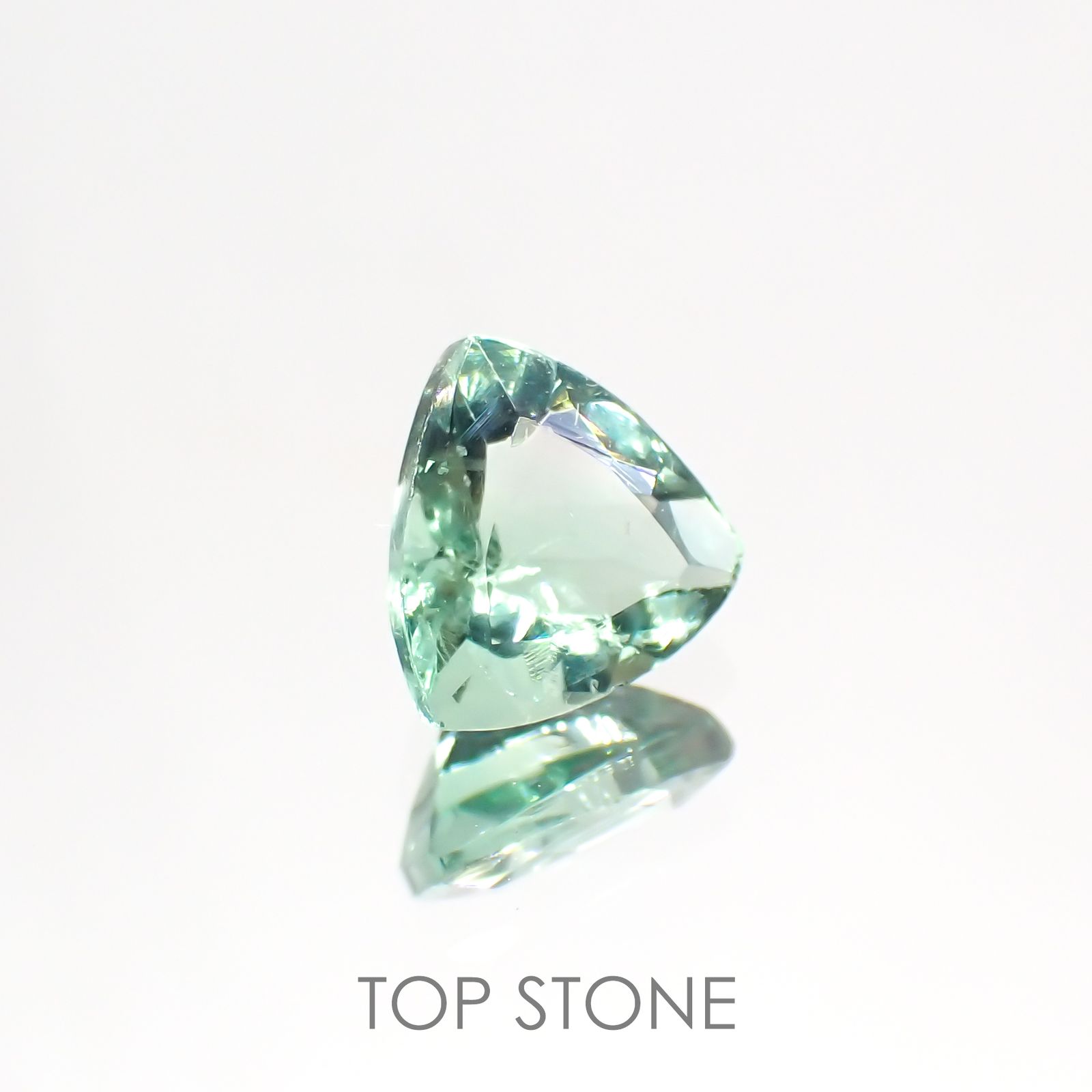 フローライト フルオレッセンス(宝石名フルオライト)イギリス・ロジャリー鉱山産 1.1ct 識別済[211113778]6.8x6.9mm前後
