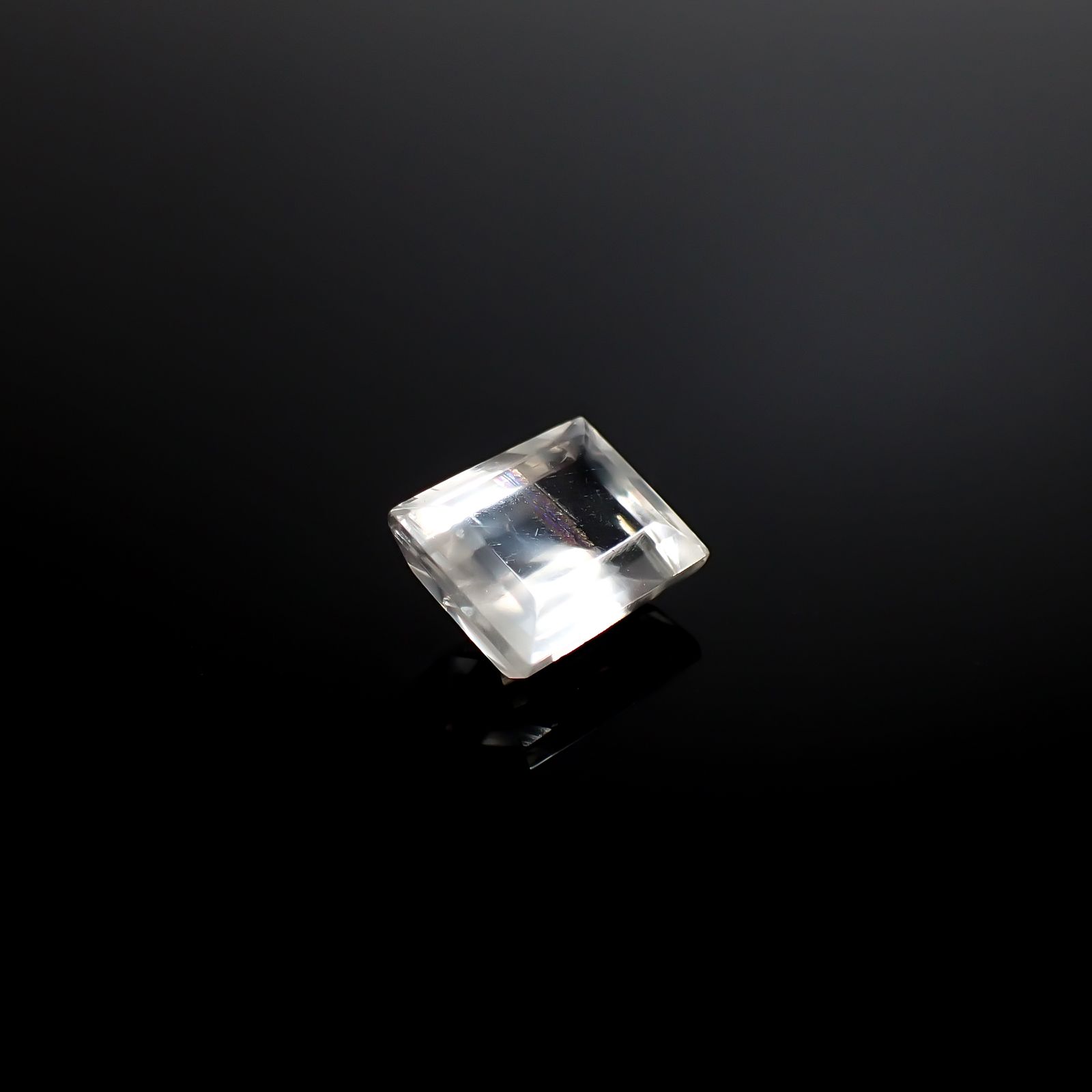 マラウイムーンストーン マラウイ共和国産 3.30ct / 10x7.8mm前後 [260331824]