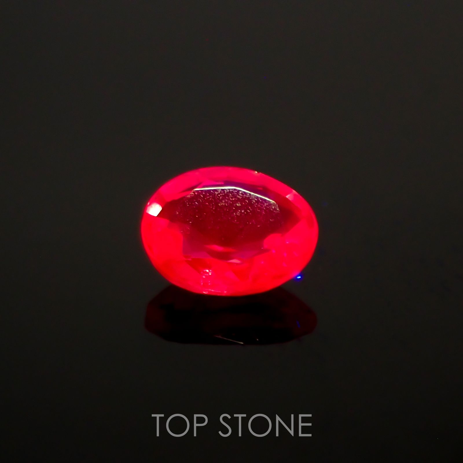 ホットピンクスピネル(宝石名ピンク・スピネル)タンザニア産 0.19ct 識別済[220114134]3.9x3mm前後