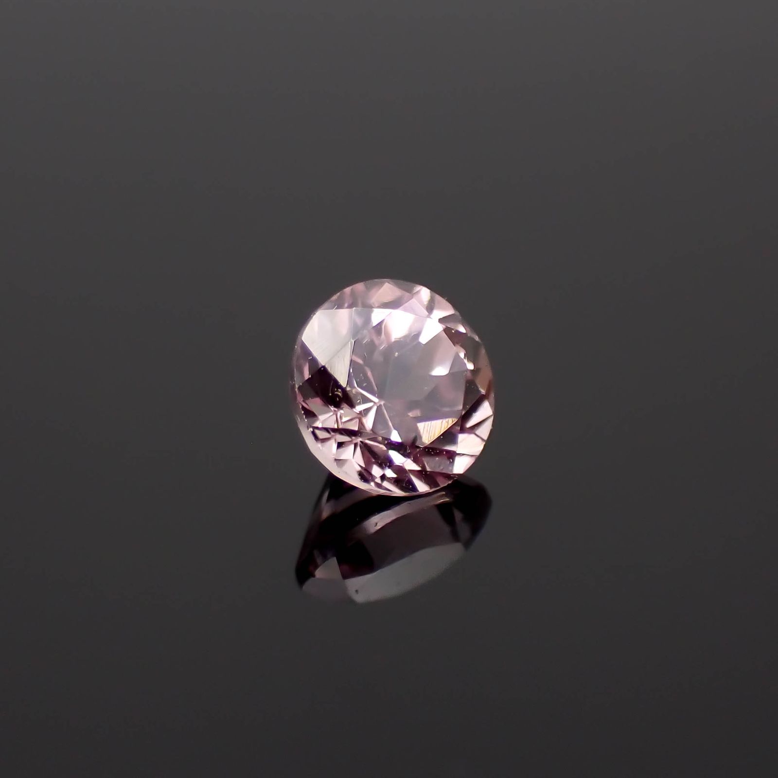 ドラゴンガーネット タンザニア産 0.48ct[230421459]4.4x4.4mm前後