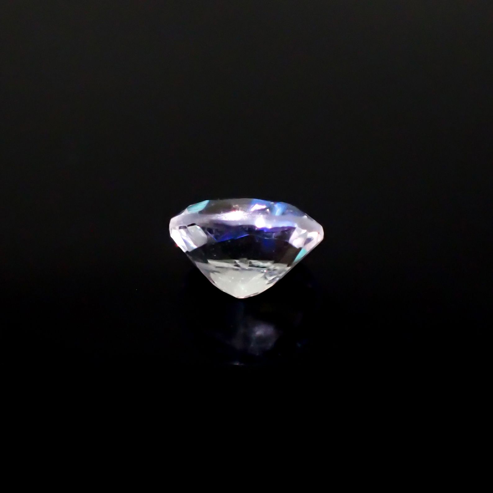 レインボームーンストーン(宝石名ラブラドライト)タンザニア産 0.40ct 識別済[241029203]5.4x4.2mm前後