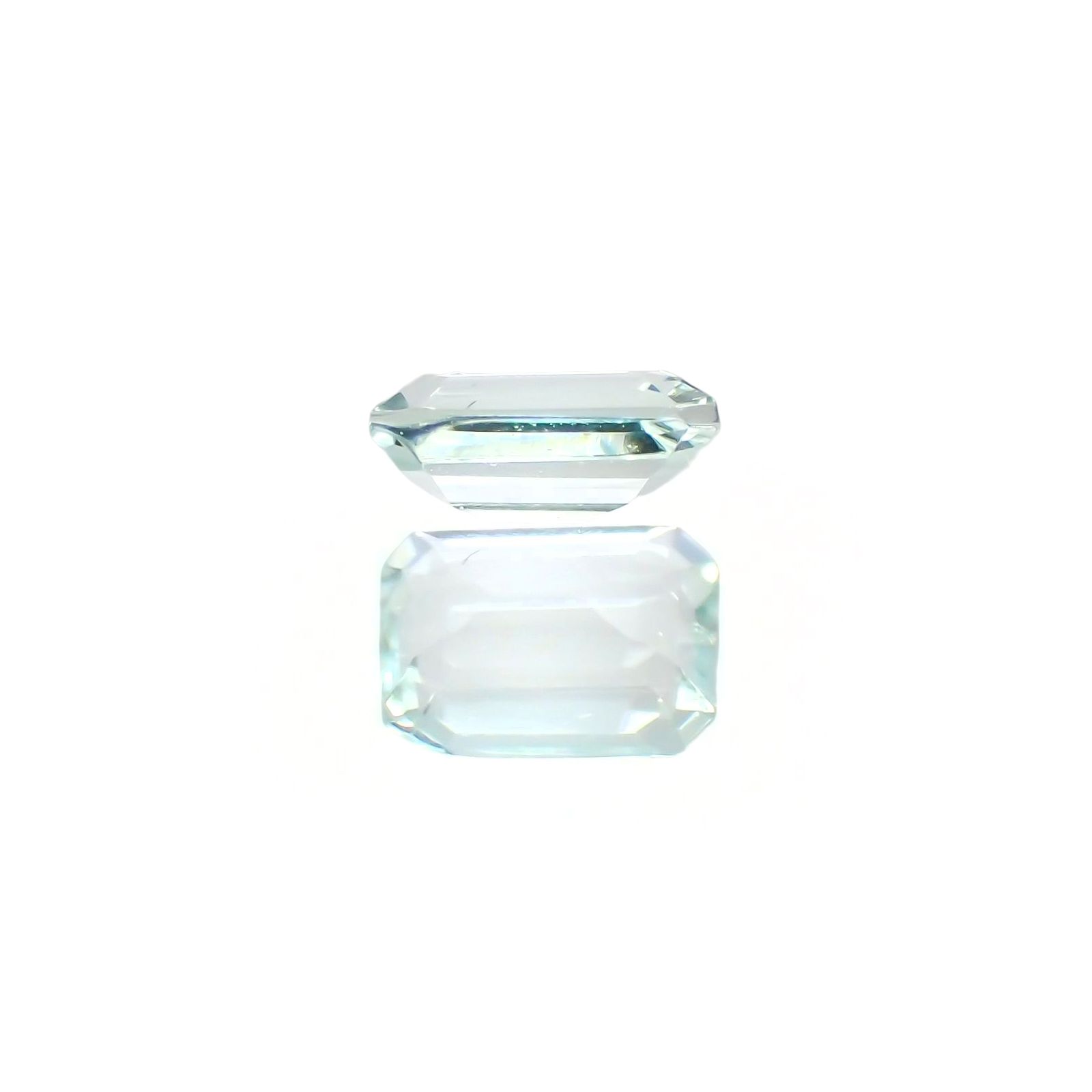 ミントベリル(宝石名グリーン・ベリル) ブラジル産 識別済 0.17ct / 4.2x3.2mm前後 [21059708]