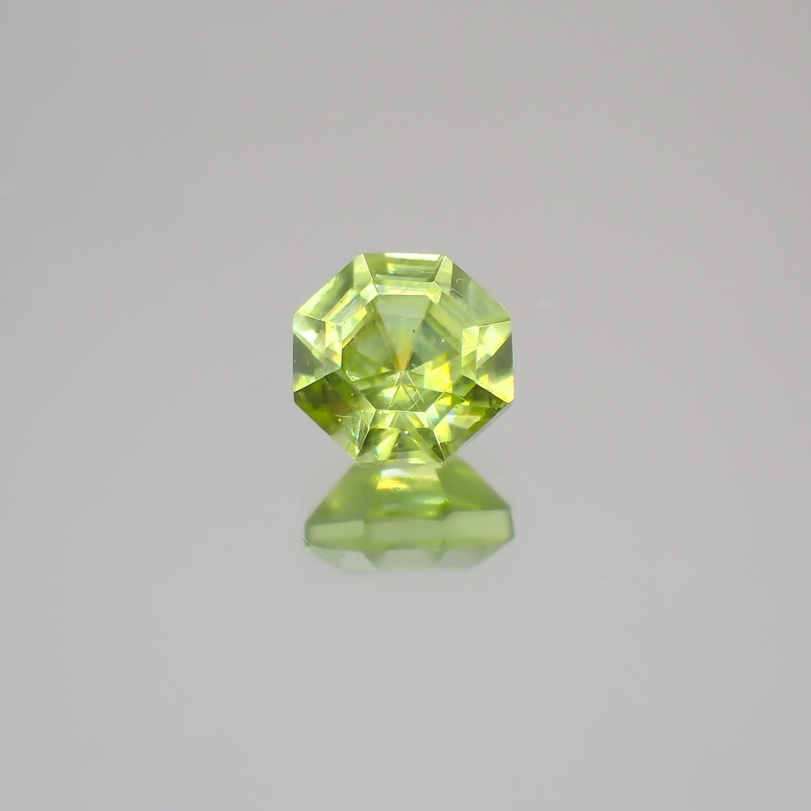 ◇オクタゴンカット◇スフェーン(宝石名スフェーン)マダガスカル産 0.75ct 識別済[231224441]5.1x5.1mm前後