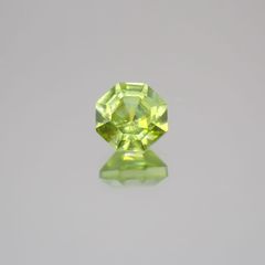 ◇オクタゴンカット◇スフェーン(宝石名スフェーン)マダガスカル産 0.75ct 識別済[231224441]5.1x5.1mm前後