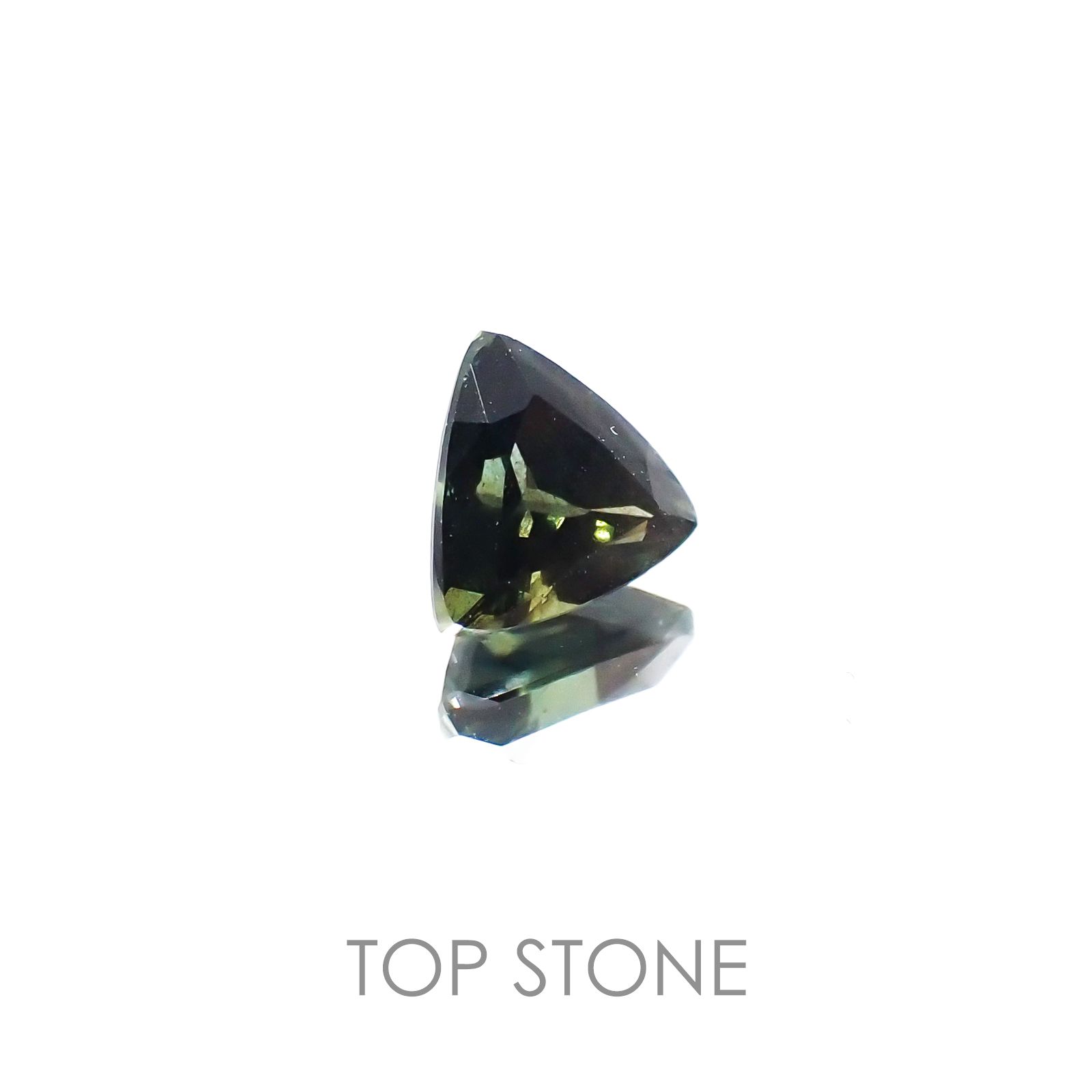 ゴールドシーンサファイア 非加熱(宝石名シーン・サファイア) ケニア産 0.745ct ソ付(彩珠)[20107116]5.5×5.7mm前後