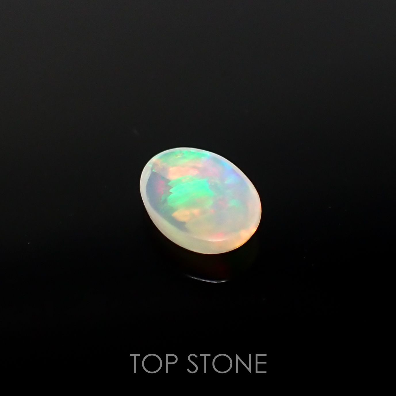 オパール(宝石名オパール) オーストラリア産 0.45ct 識別済[210711328]7.2×5.4mm前後