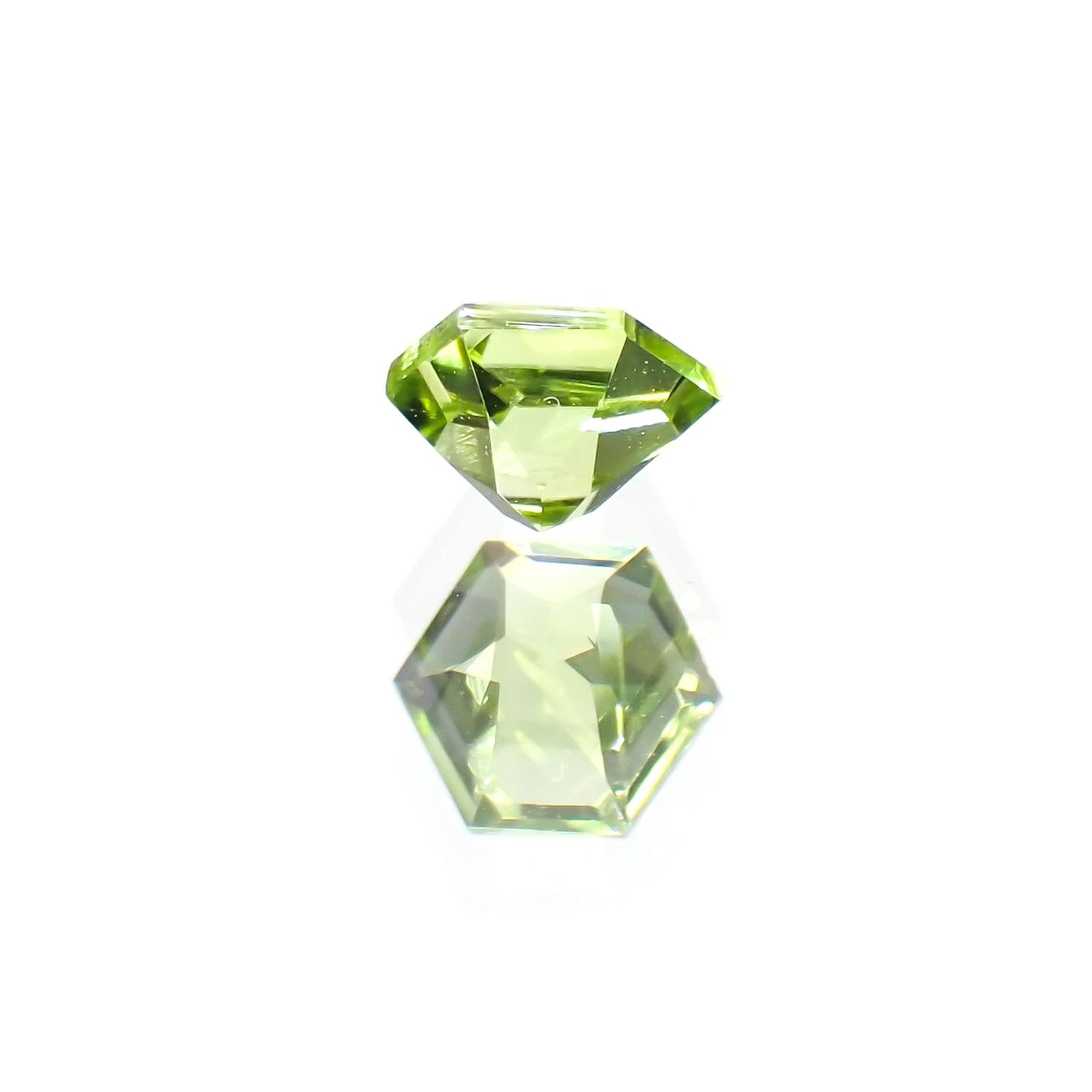 ◇ヘキサゴンカット◇ペリドット(宝石名ペリドット) パキスタン産 0.36ct 識別済[251013094]4.1×4mm前後
