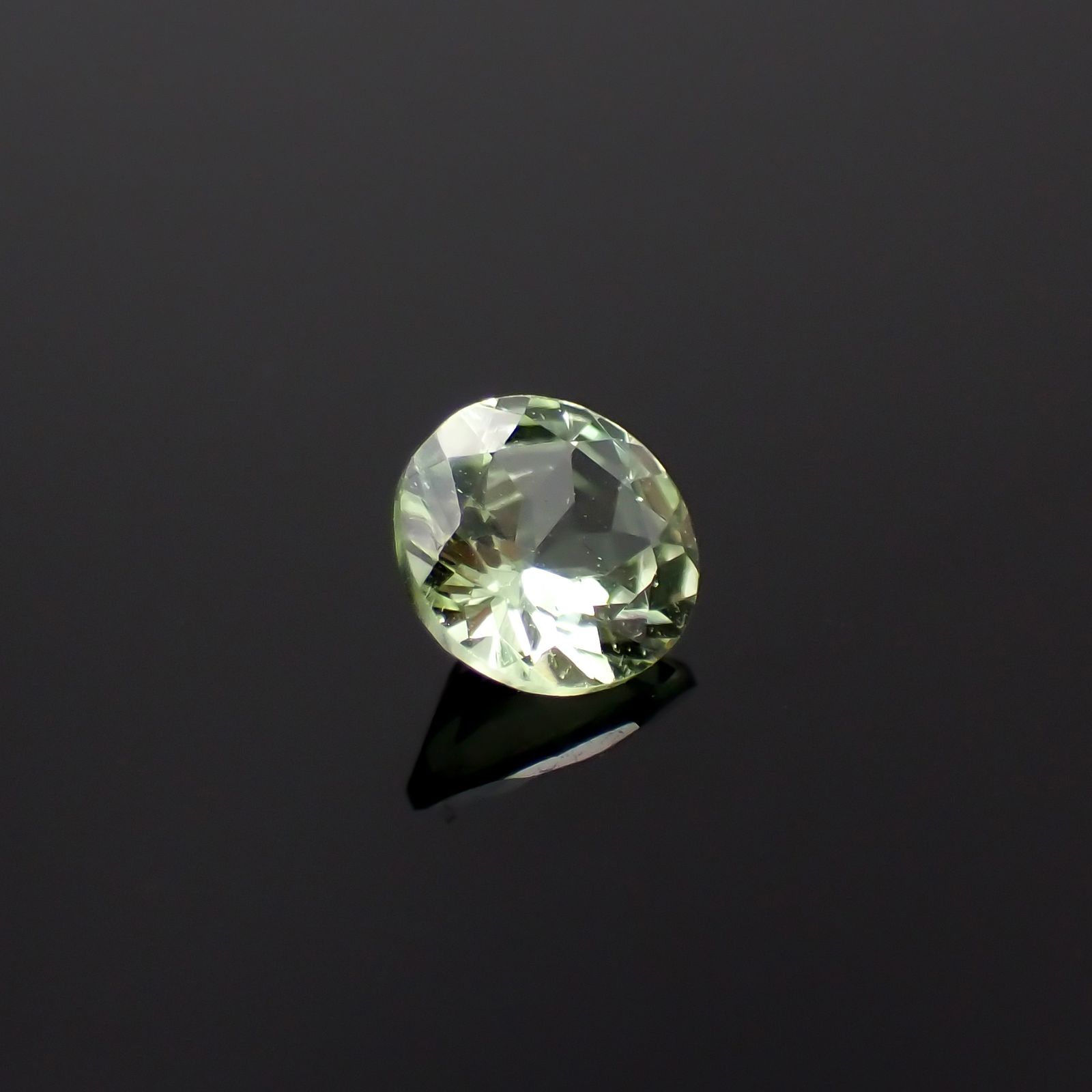 ミントガーネット タンザニア産 0.48ct[231023721]5.1x5mm前後
