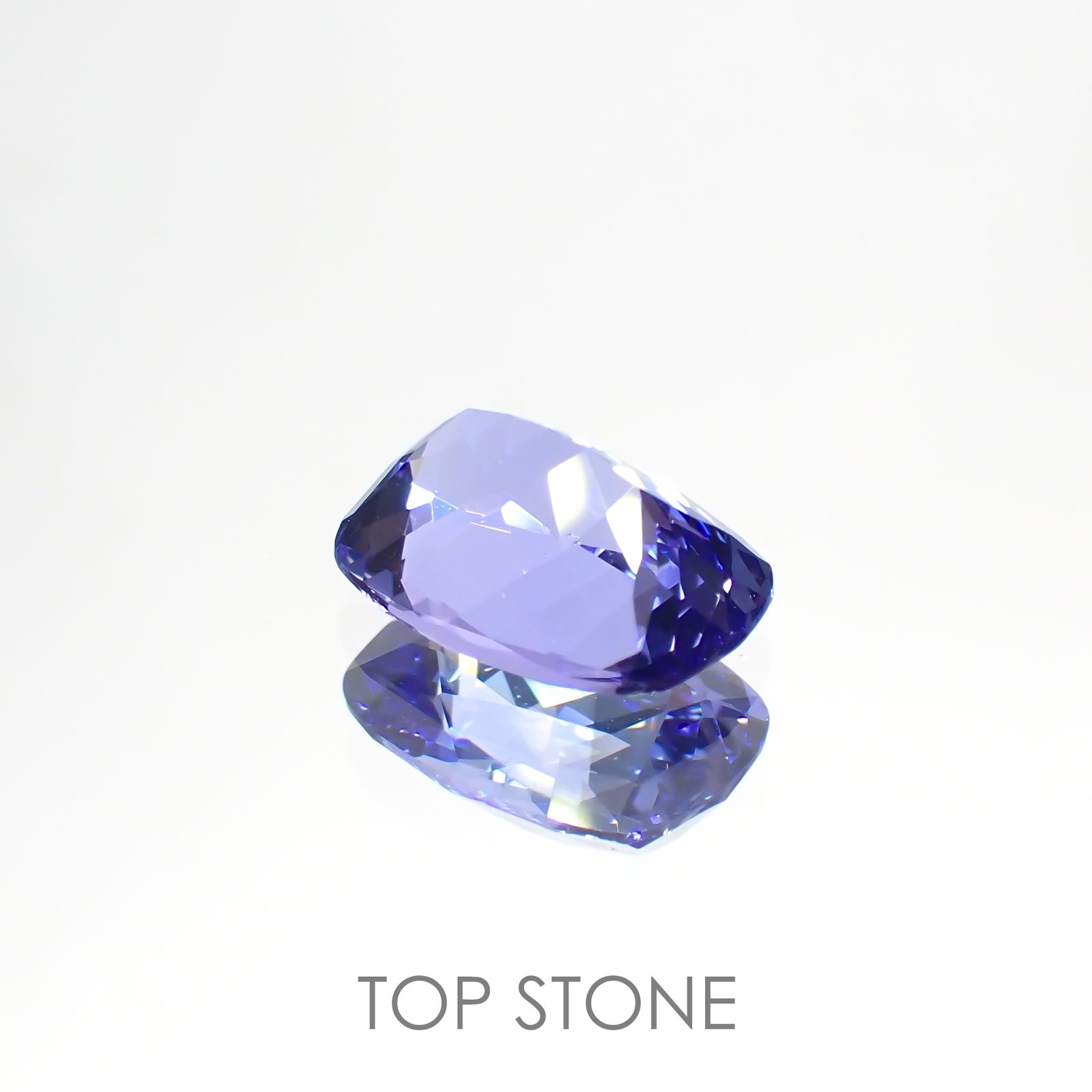タンザナイト(宝石名タンザナイト) タンザニア産 2.042ct ソ付(彩珠)[21018265]9.2×6.8mm前後