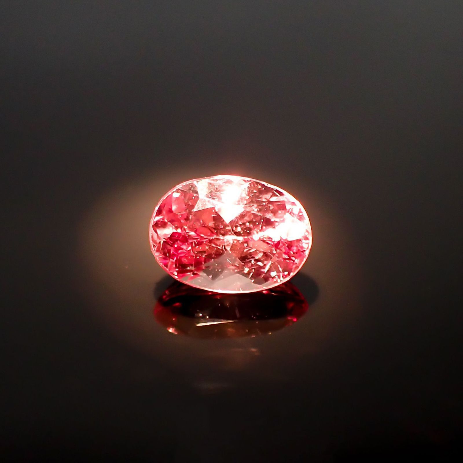 カラーシフトマラヤガーネット(宝石名ガーネット)タンザニア産 0.96ct 識別済[220115017]6.7x4.8mm前後