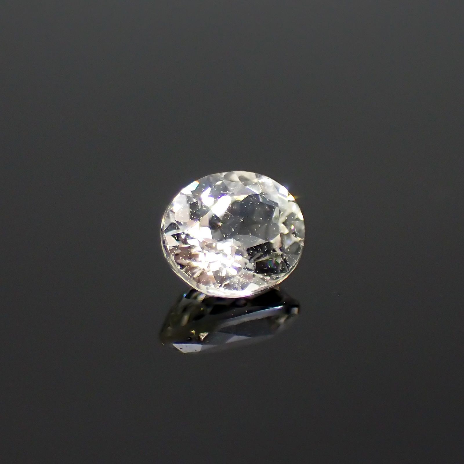 リューコガーネット(宝石名ホワイト グロッシュラー・ガーネット)ビルマ産 0.35ct 識別済[220616316]4.6x3.9mm前後