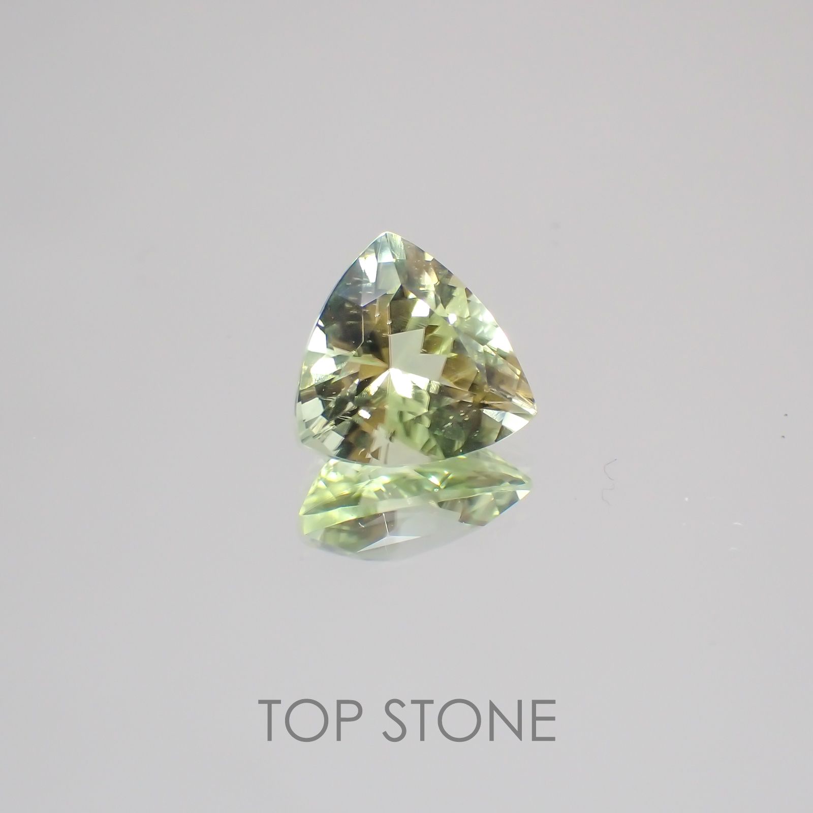 ライムヘルデライト ブラジル産 ルース 1.82ct[210310350]8.1×8.4mm前後