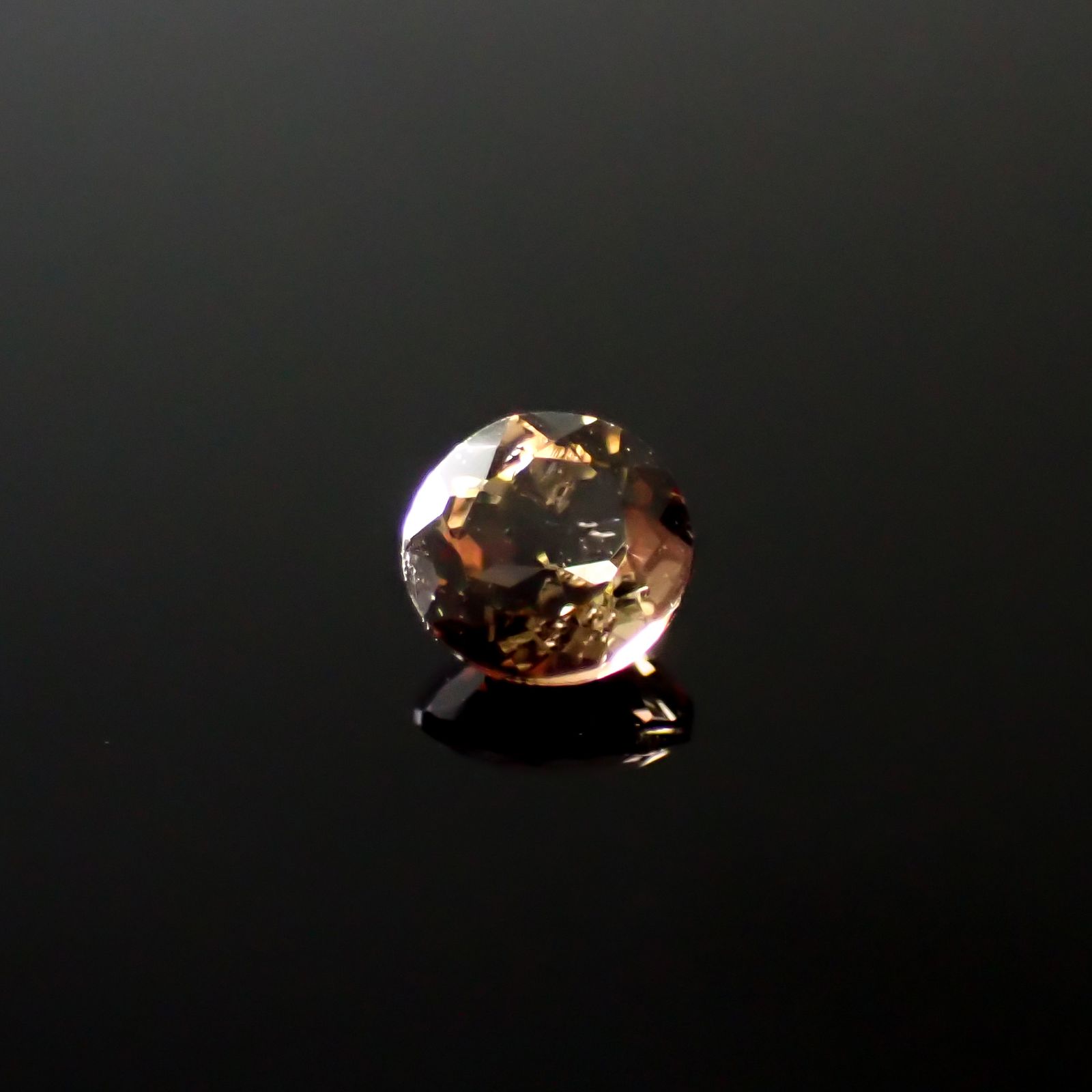 アキシナイト パキスタン産 0.17ct[240628139]3.3x3.3mm前後