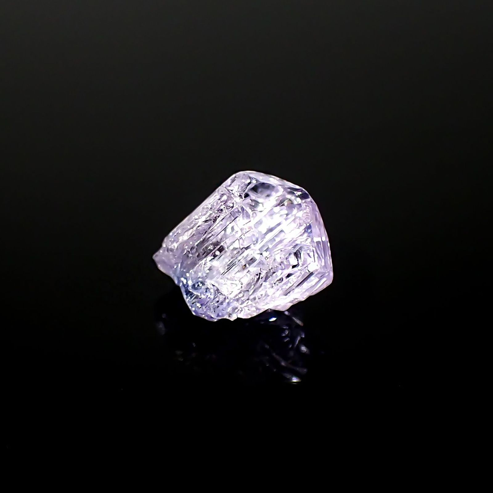 バイカラータンザナイト 原石 タンザニア産 2.52ct / 9x7.1mm前後 [260424982]
