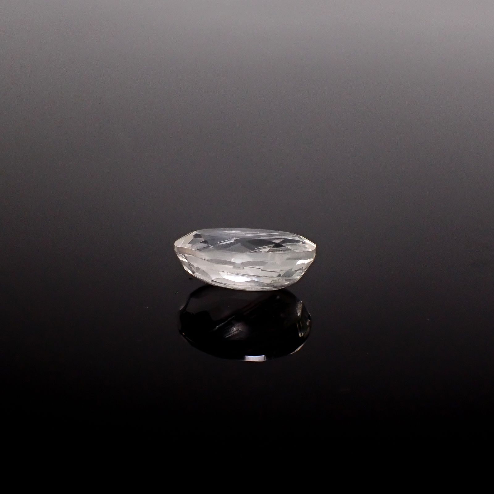 マラウイムーンストーン マラウイ共和国産 7.77ct / 15.4x11.3mm前後 [260331808]