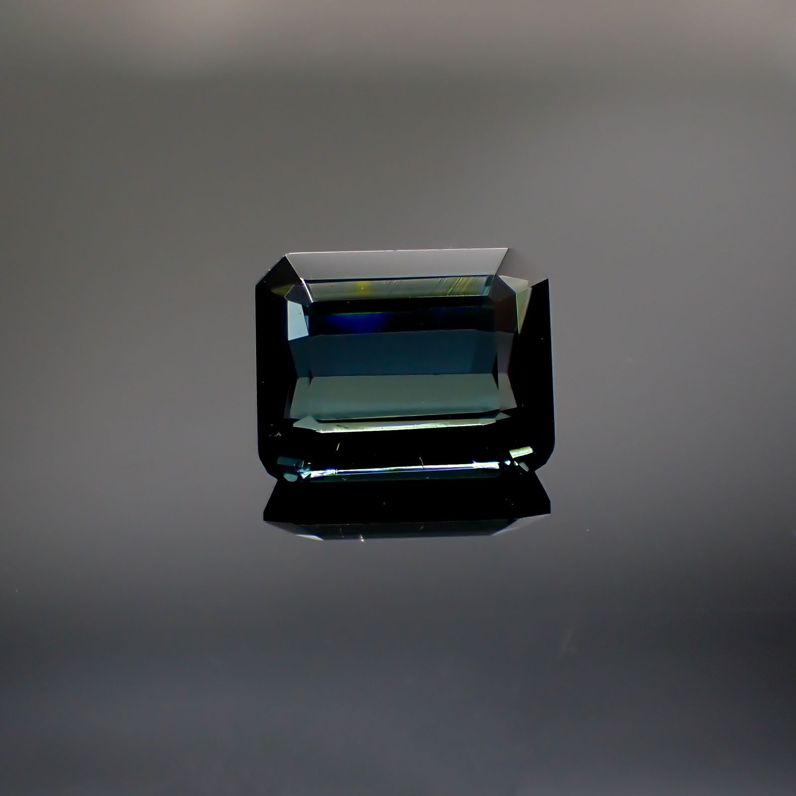 ブルートルマリン(宝石名ブルー・トルマリン) ナイジェリア/ブラジル産 1.334ct ソ付(彩珠)[211013589]7.3×5.8mm前後