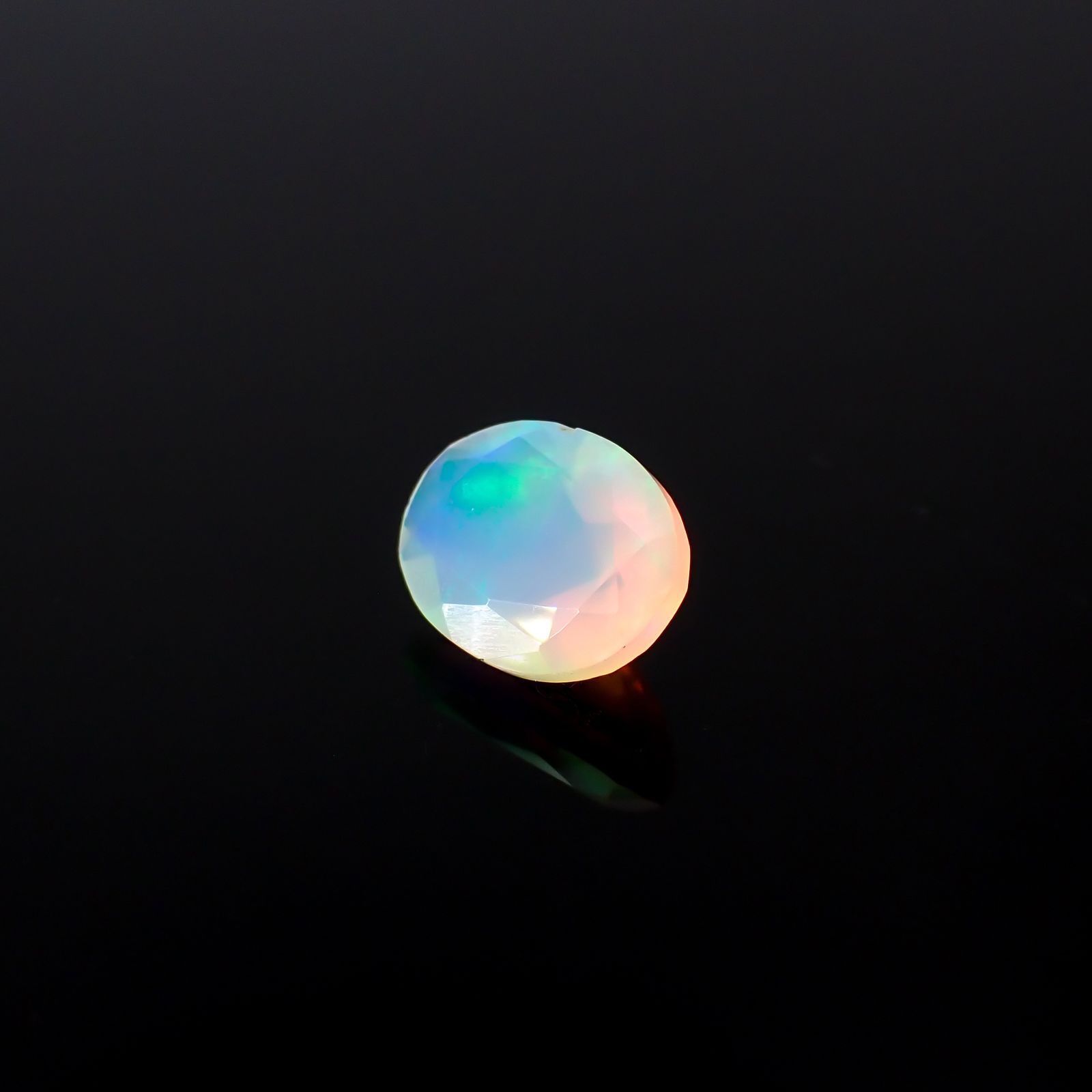 エチオピアオパール エチオピア産 0.75ct[240125319]7.9x6.1mm前後