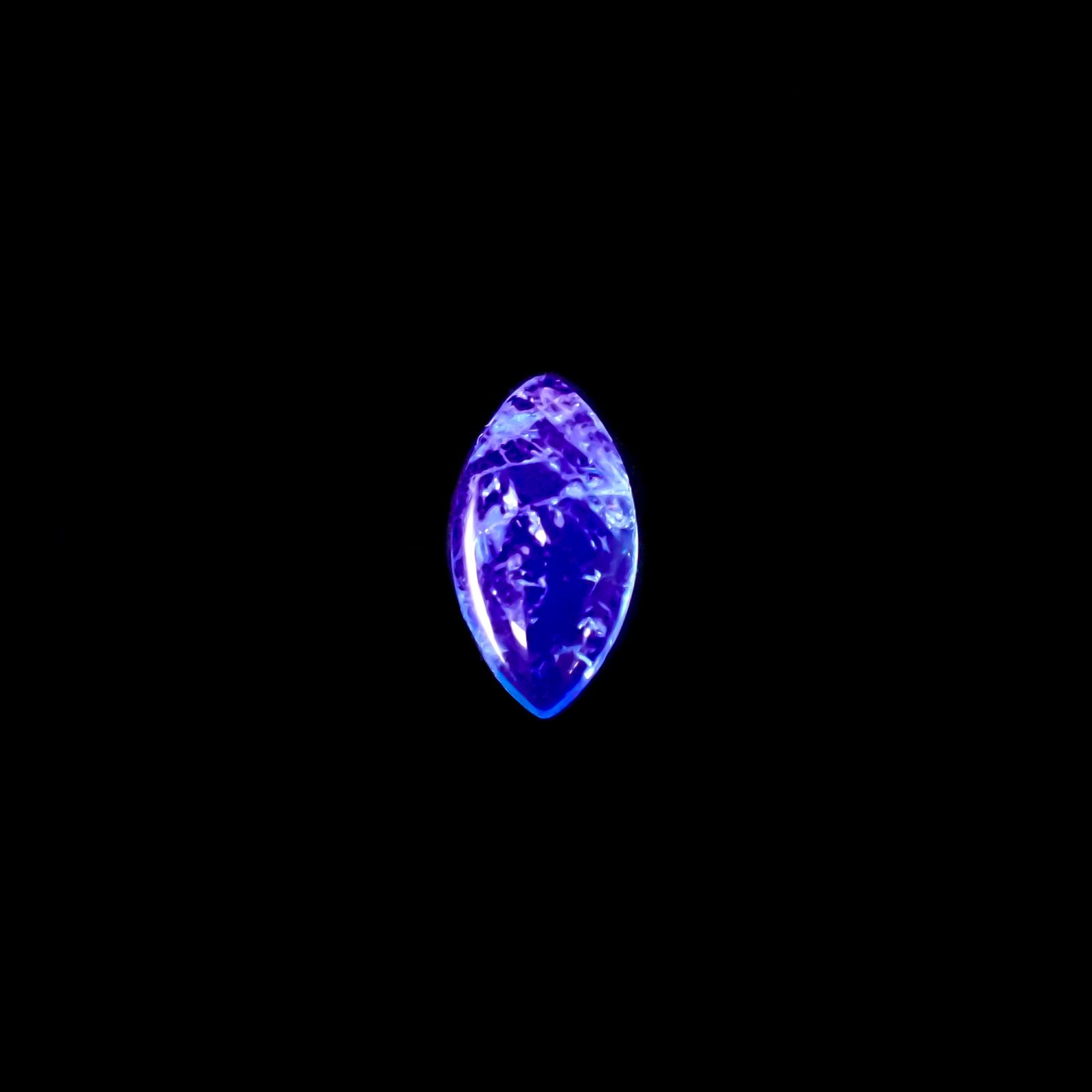 フローライト フルオレッセンス イギリス・ロジャリー鉱山産 3.69ct[240527710]14.4x7.4mm前後