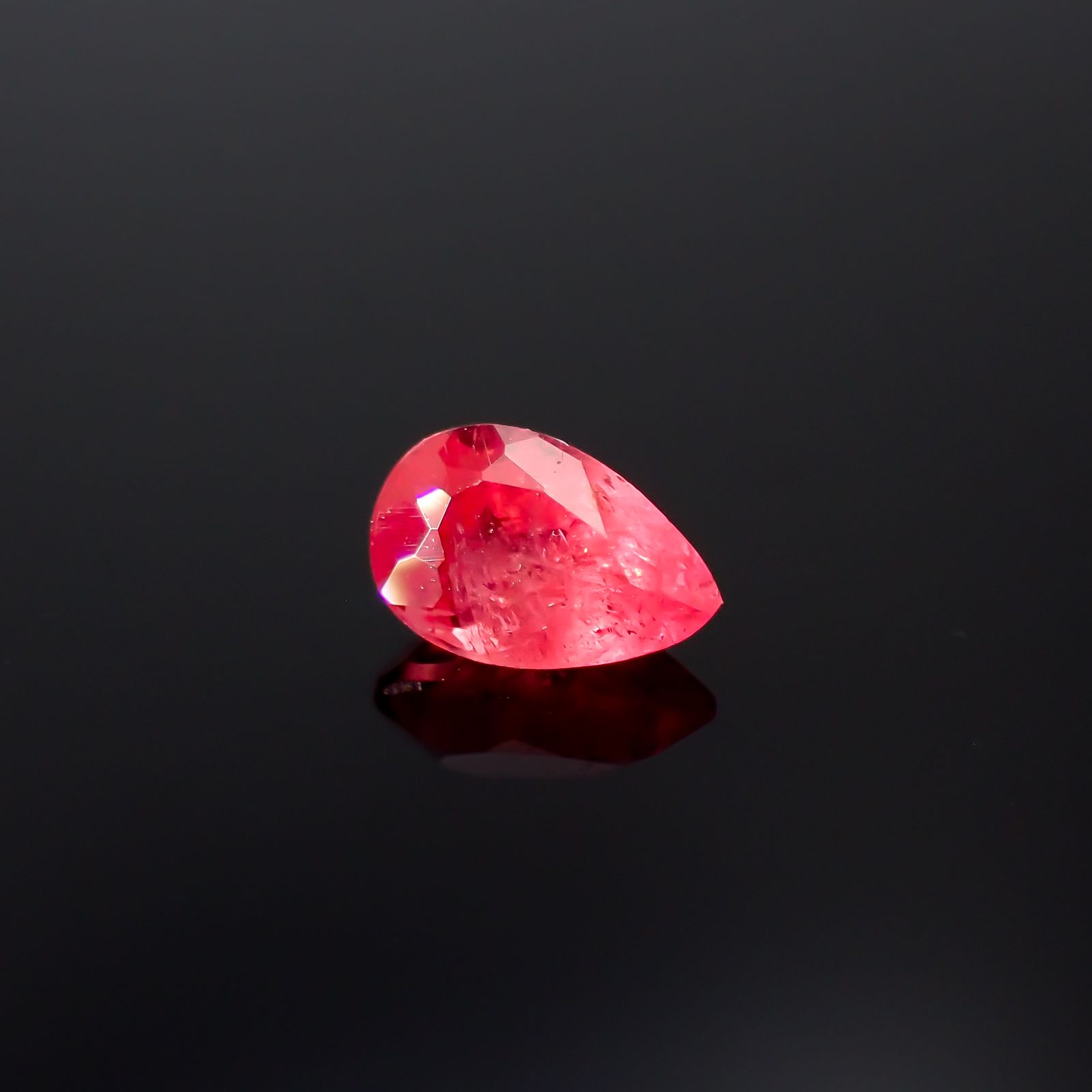 ロードナイト ブラジル産 0.68ct[231225259]6.5x4.2mm前後